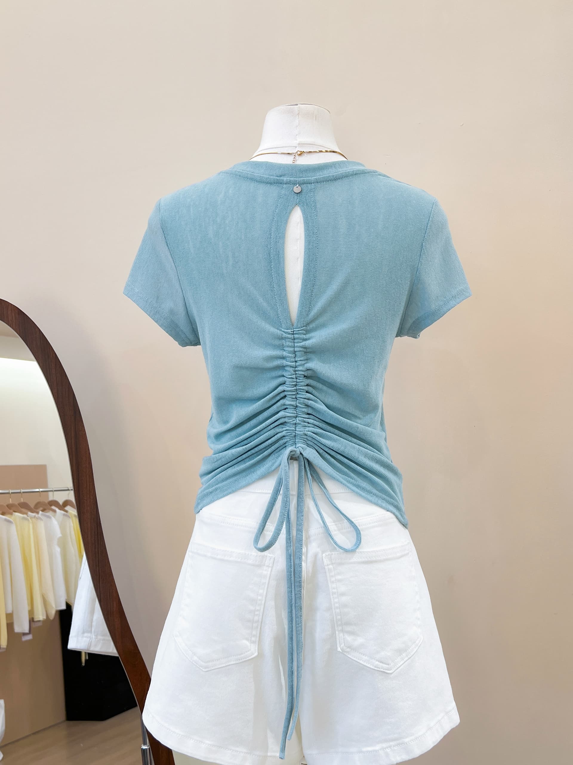 실사 독립적 인 스페셜 조각 뒤로 홀로우 아웃 작은 셔츠 펌프 Pleat 반팔 티셔츠 여성 의류 여름 외국 가스 고귀한 맨위 상세 이미지 20