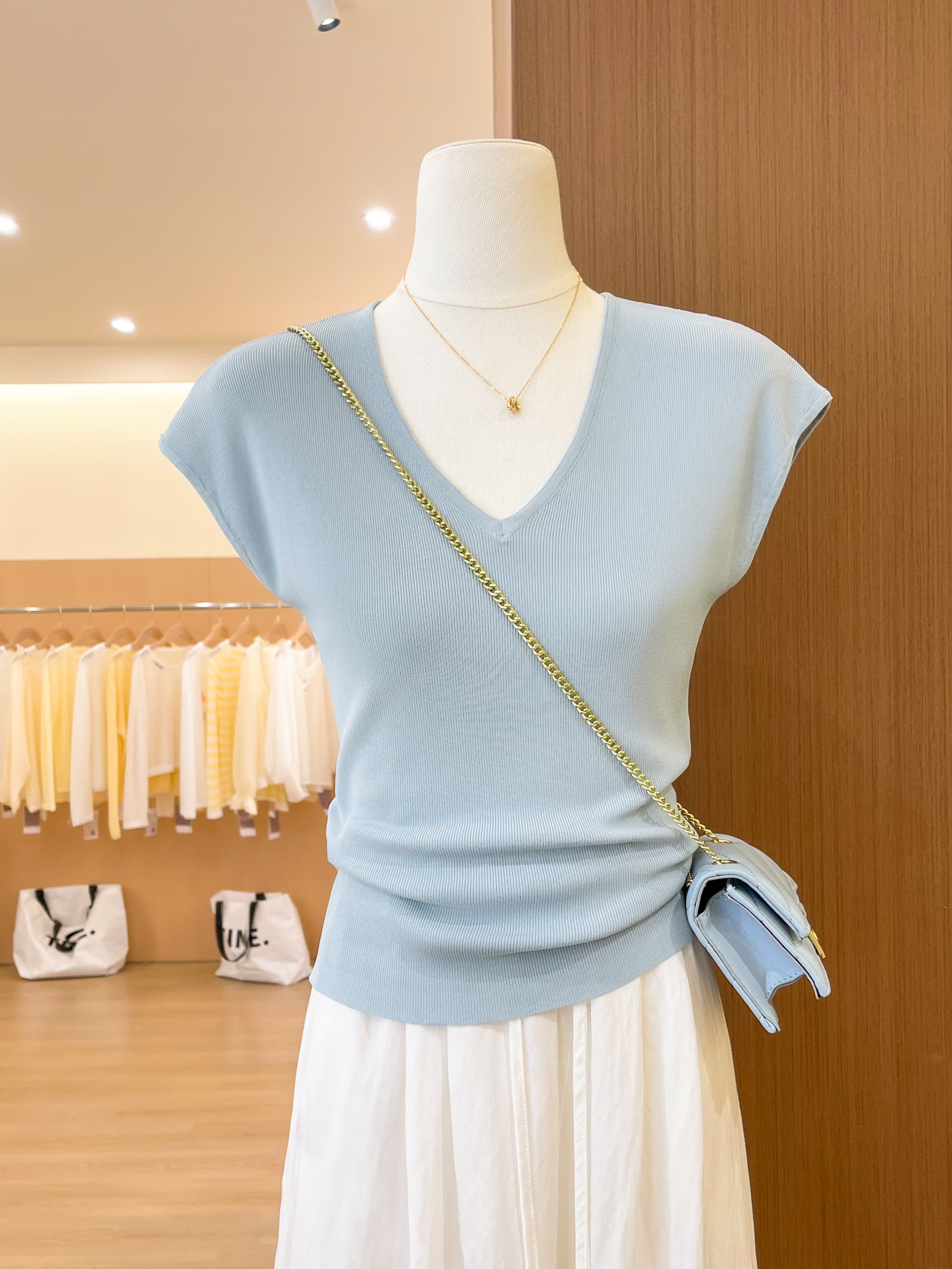 실사 한 부서 V넥 작은 날다 소매 측면 펌프 Pleat 니트 반팔 여성 여름 몸매 가꾸기 슬림해 보이는 얼음 실크 만나는 맨위 상세 이미지 8