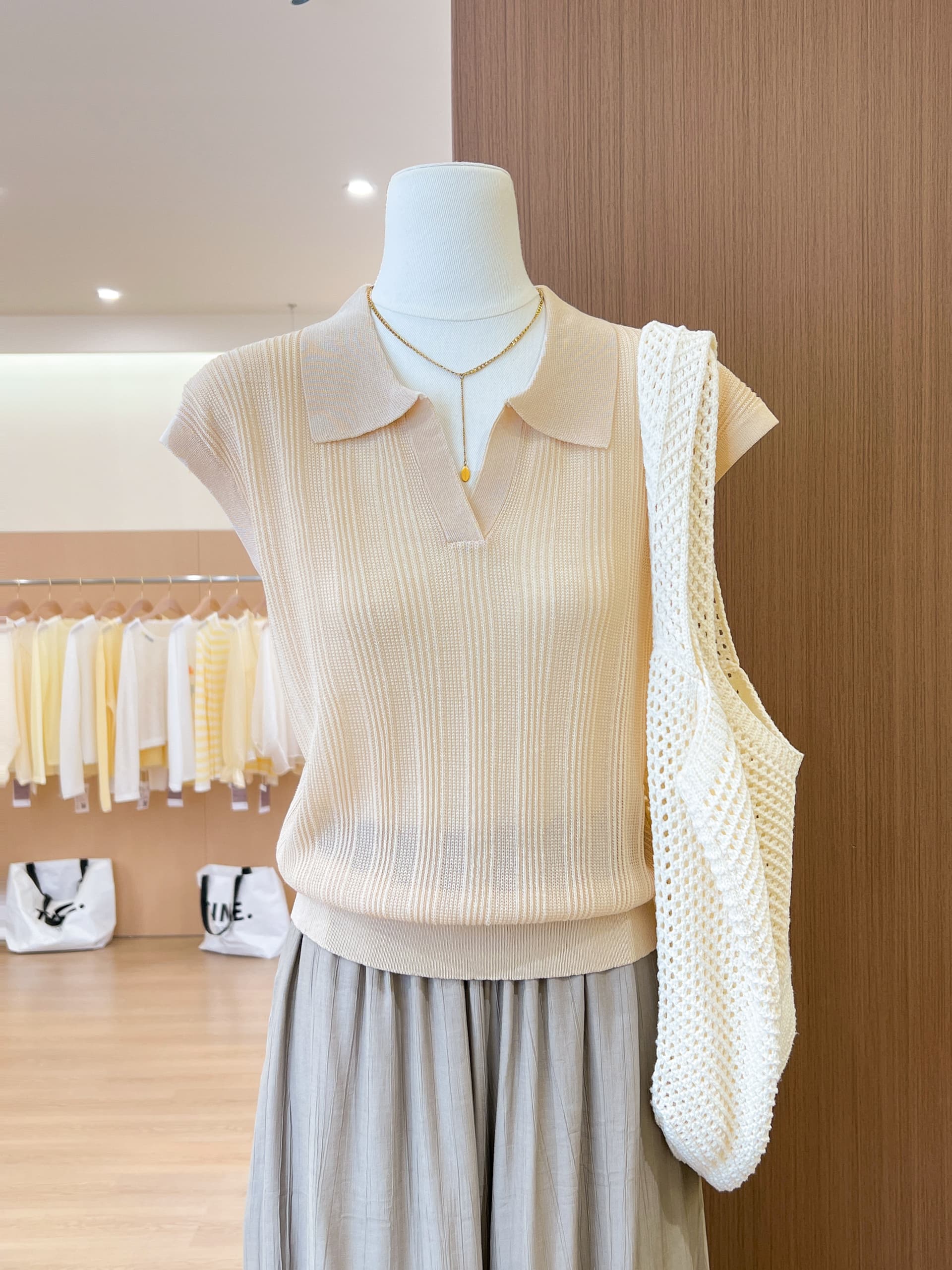 실사 가져 가라. 얇고 가벼운 통기성 POLO 칼라 u 종류 호스 슈 행침 가을 디자인 반팔 작은 셔츠 이미지 3