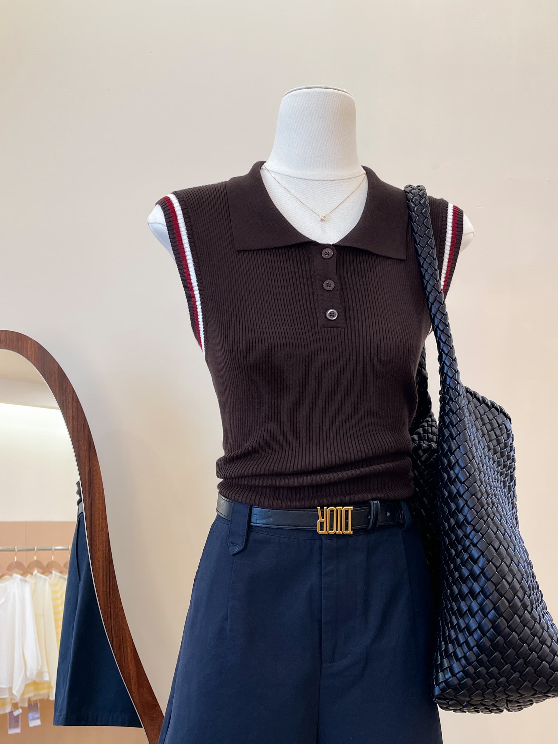 실사 커피 색상 폴로 칼라 민소매 캐미솔 여름 외출용 몸매 가꾸기 슬림해 보이는 다용도 쇼트 스타일 아름다움 뒤쪽에 의류 상세 이미지 3