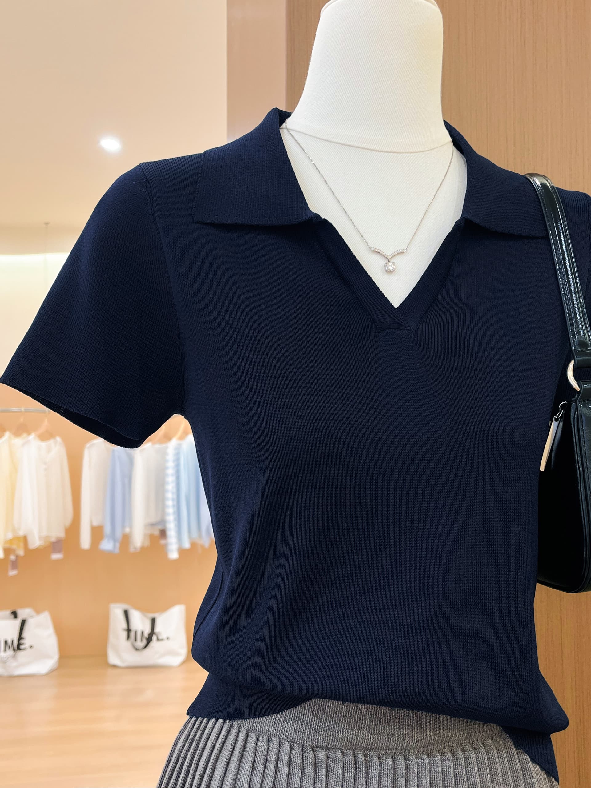 실사 오래된 돈 바람 착용 가져 가라. POLO 칼라 파란색 니트 반팔 티셔츠 여성 여름 품격 얼음 실크 긍정적 인 어깨 의류 상세 이미지 5