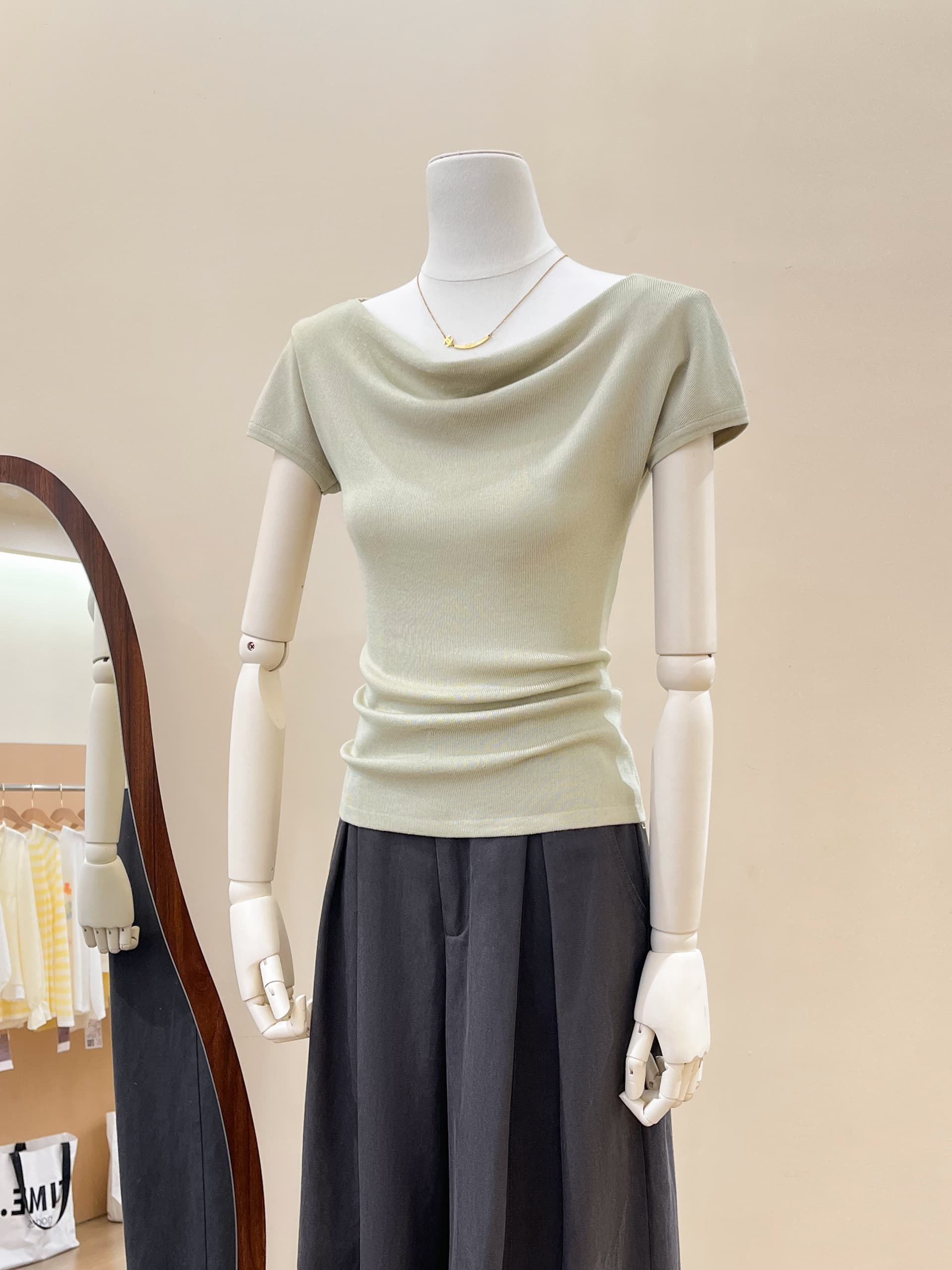 실사 부드러운 흔들다 칼라 표지 어깨 반팔 니트 티셔츠 여성 측면 펌프 Pleat 몸매 가꾸기 디스플레이 품격 도루 센스 맨위 상세 이미지 4