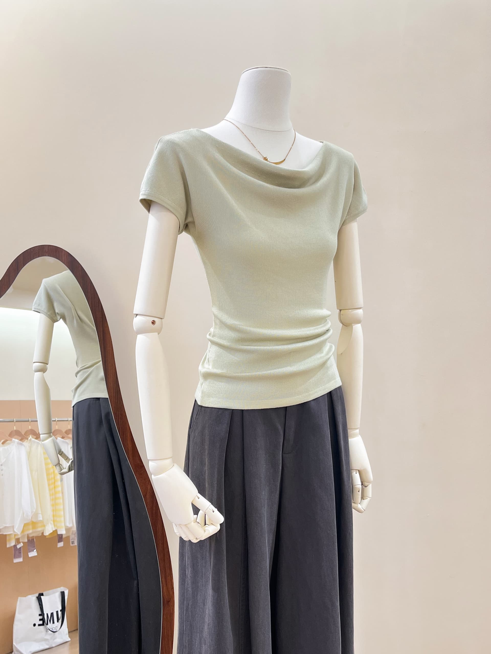 실사 부드러운 흔들다 칼라 표지 어깨 반팔 니트 티셔츠 여성 측면 펌프 Pleat 몸매 가꾸기 디스플레이 품격 도루 센스 맨위 상세 이미지 5