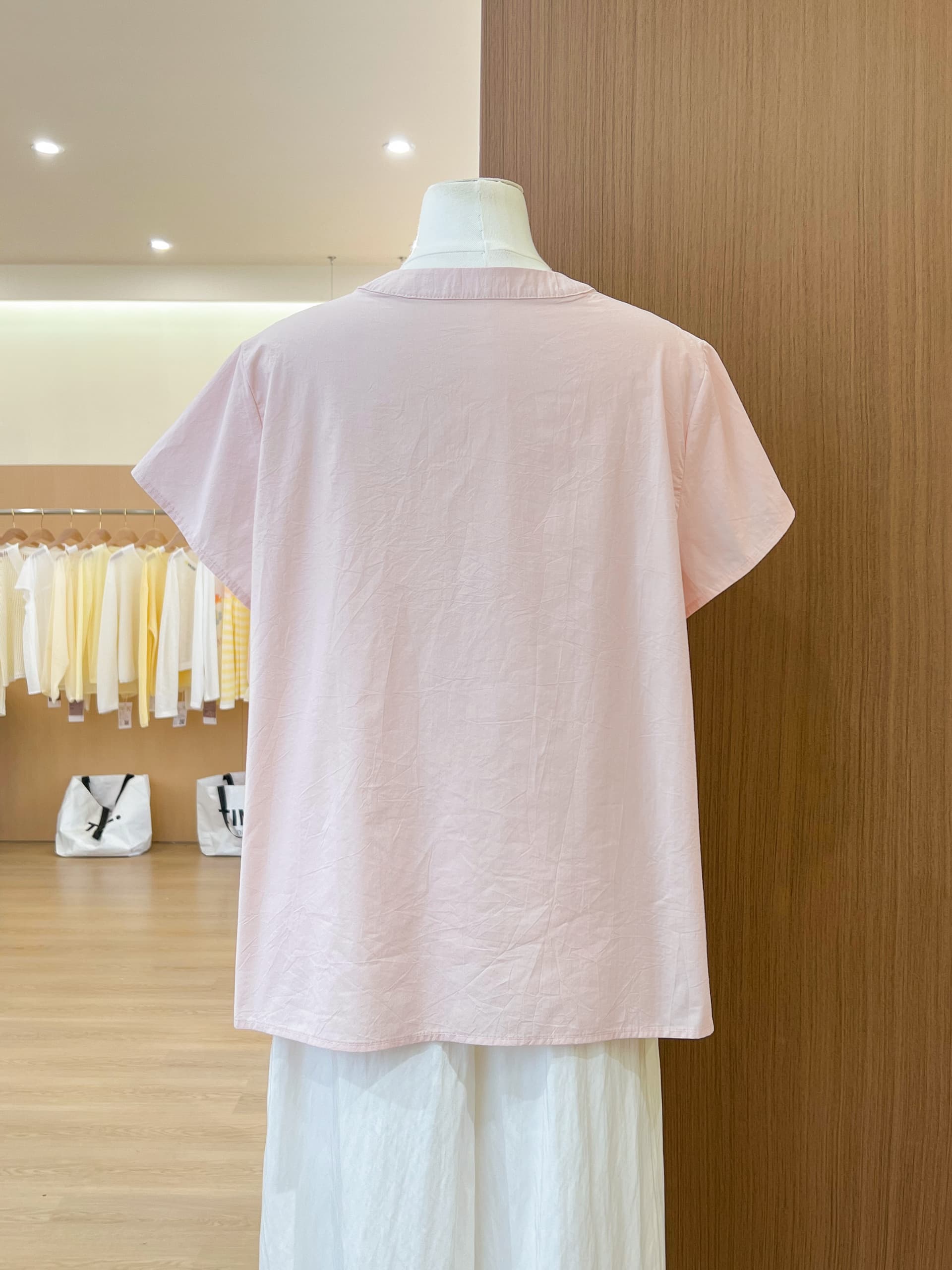 실사 소녀 달콤함 크림 핑크색 작은 날다 소매 셔츠 여름 디자인 센스 플리츠 루즈핏 슬림해 보이는 인형 셔츠 상세 이미지 11
