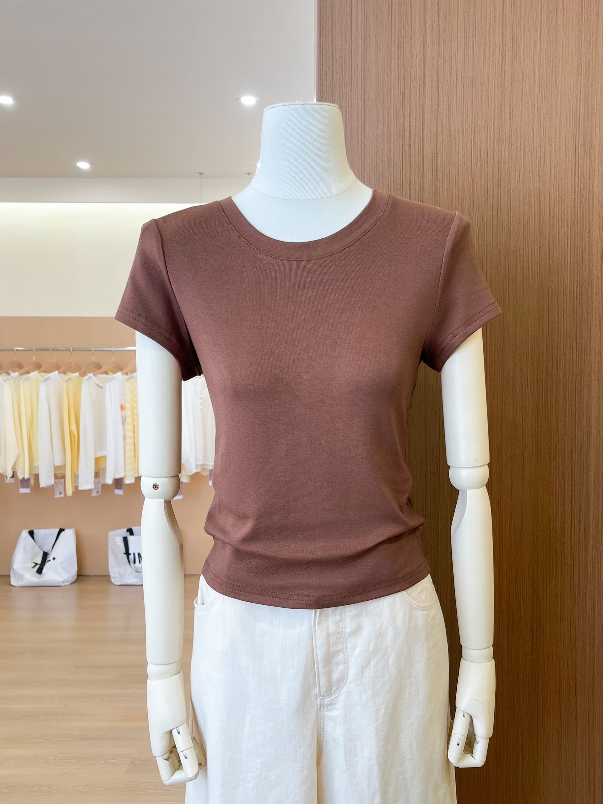 실사 독립적 인 스페셜 조각 뒤로 홀로우 아웃 작은 셔츠 펌프 Pleat 반팔 티셔츠 여성 의류 여름 외국 가스 고귀한 맨위 상세 이미지 4