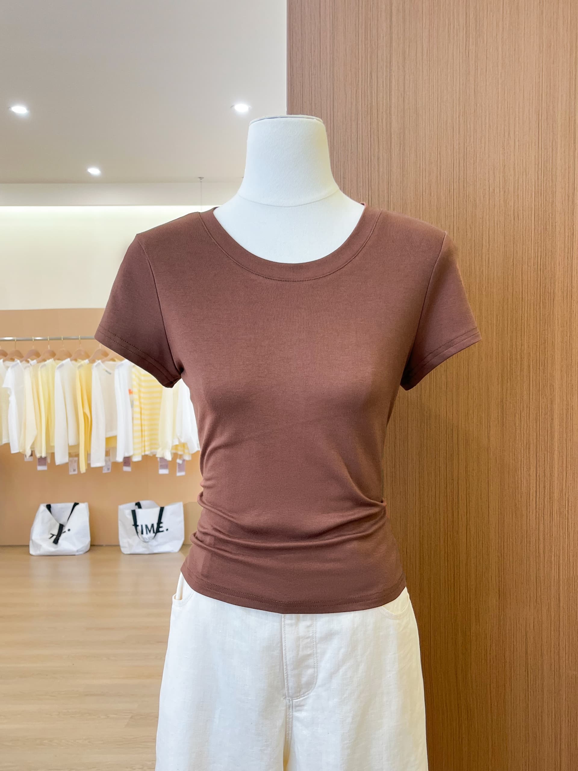 실사 독립적 인 스페셜 조각 뒤로 홀로우 아웃 작은 셔츠 펌프 Pleat 반팔 티셔츠 여성 의류 여름 외국 가스 고귀한 맨위 상세 이미지 5