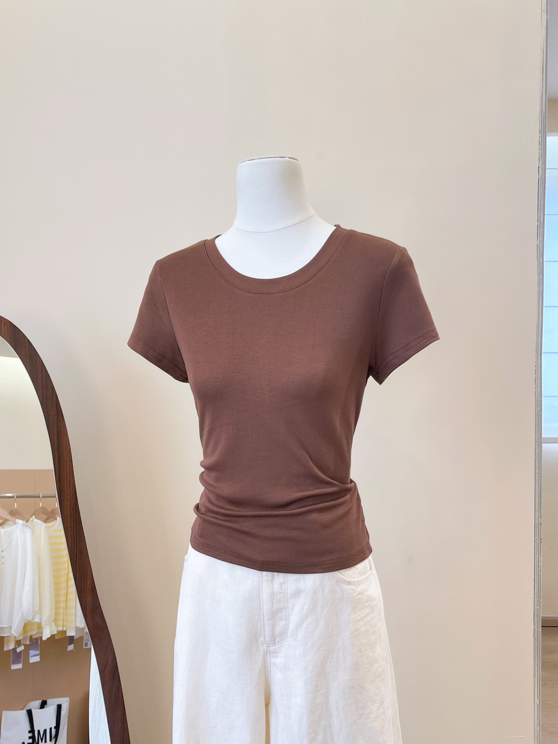 실사 독립적 인 스페셜 조각 뒤로 홀로우 아웃 작은 셔츠 펌프 Pleat 반팔 티셔츠 여성 의류 여름 외국 가스 고귀한 맨위 상세 이미지 6