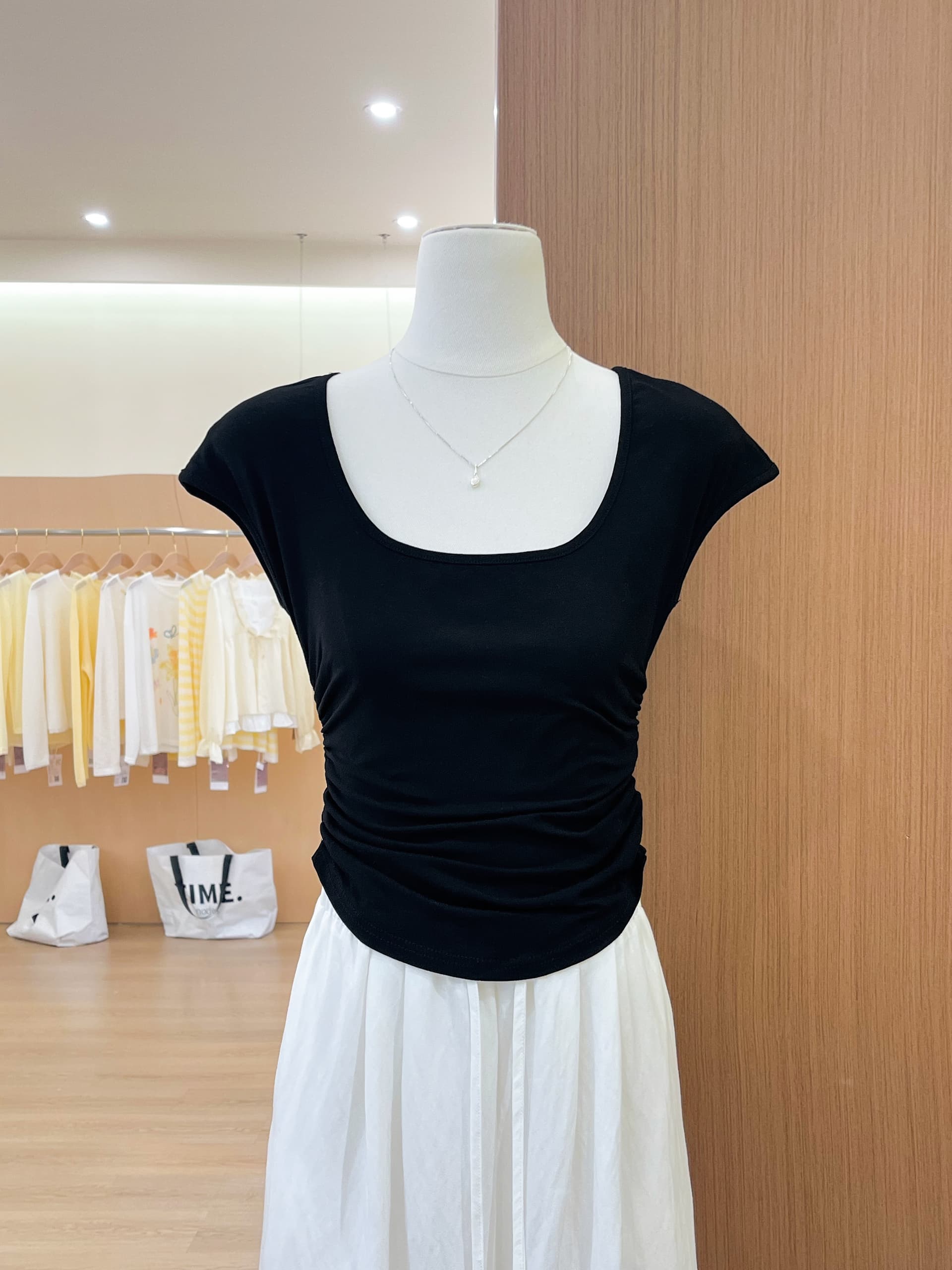 실사 순수한 욕망 바람 u 칼라 긍정적 인 어깨 반팔 티셔츠 여성 여름 대 네클라인 주름 쇼트 스타일 고유 한 꼬집기 허리 위로 의류 상세 이미지 3
