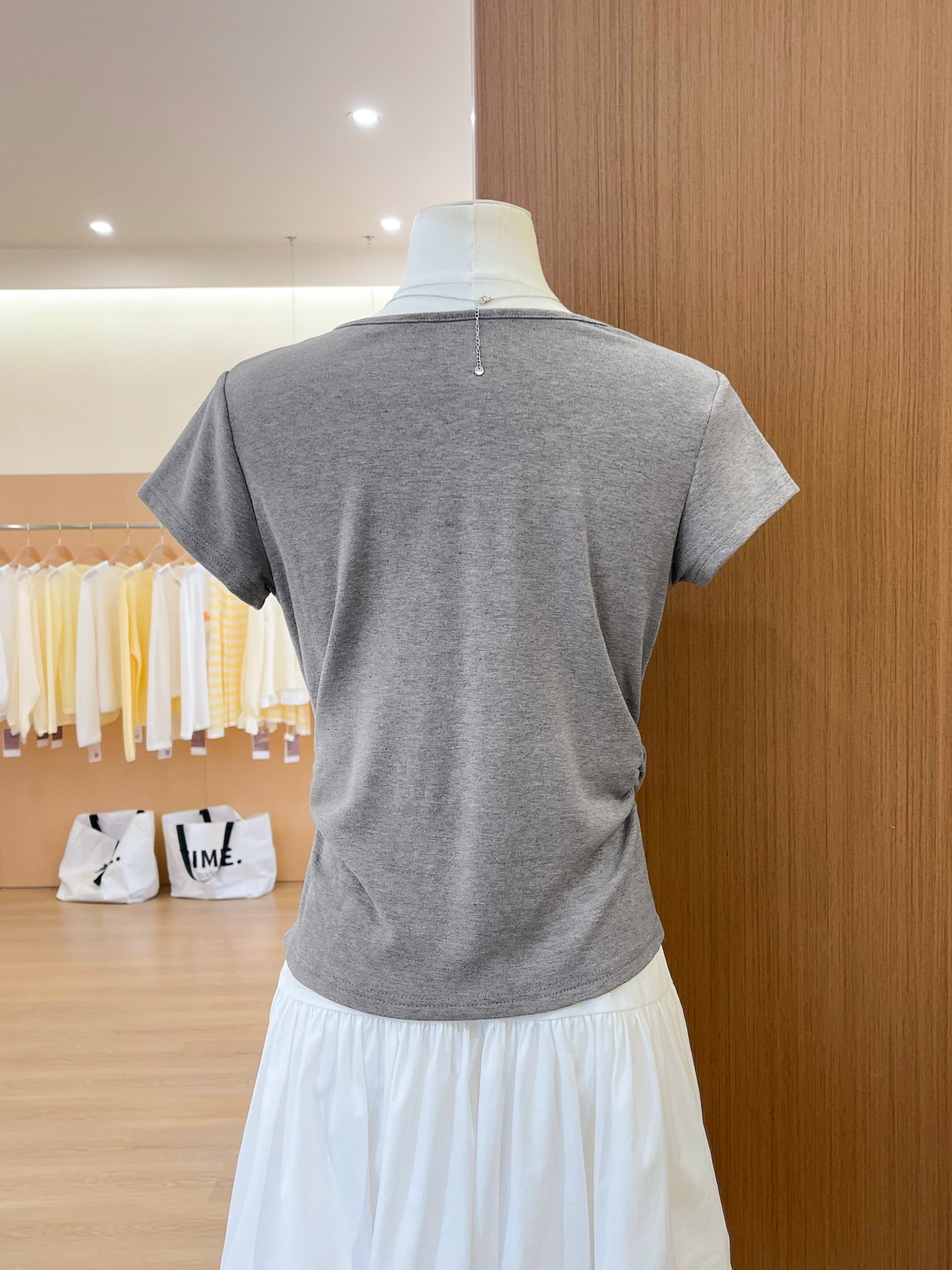 실사 페이크 레이어드 티셔츠 여성 긍정적 인 어깨 디자인 센스 몸매 가꾸기 핀치 Pleat 슬림해 보이는 반팔 하프 지퍼 연삭 털 맨위 상세 이미지 9