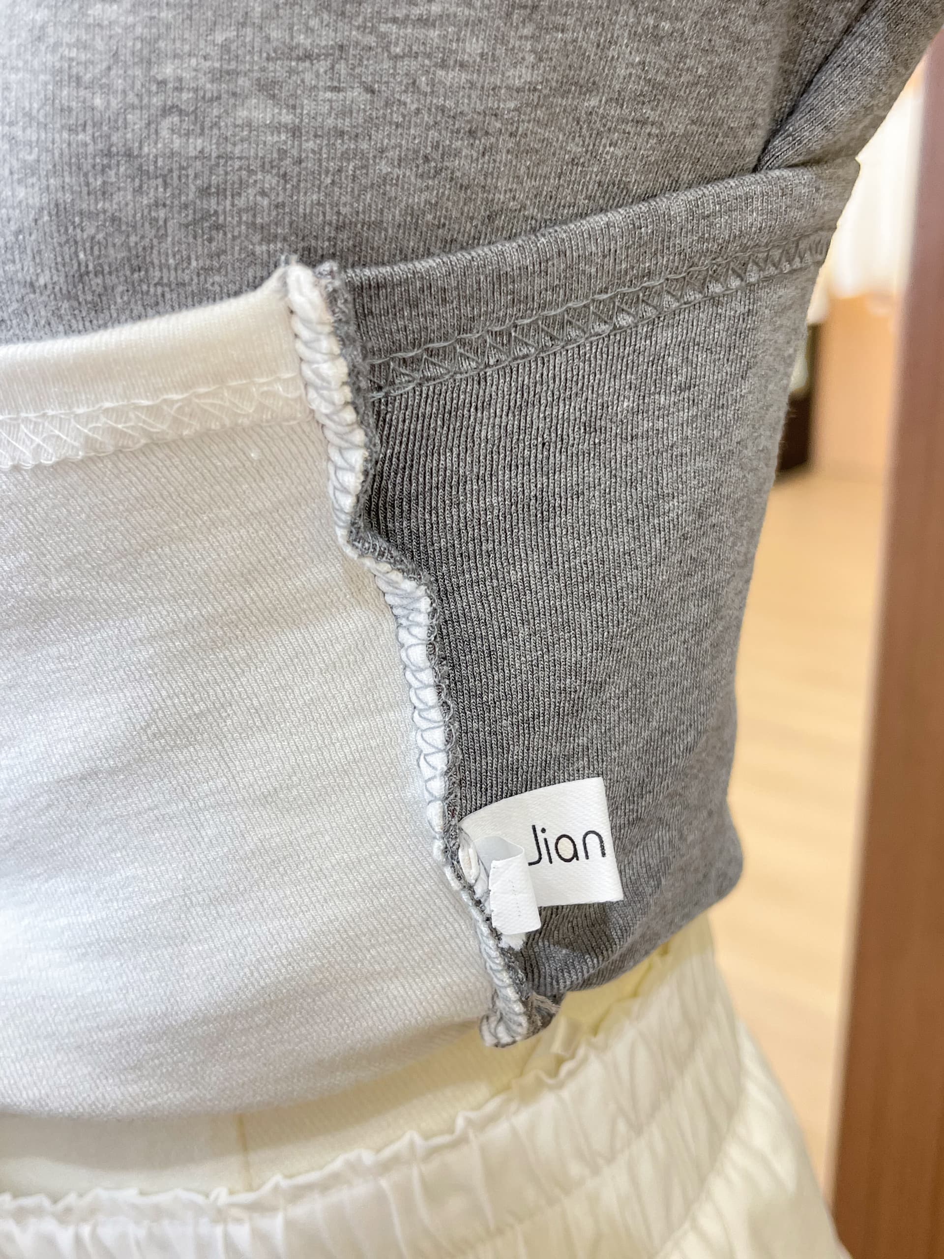 실사 페이크 레이어드 티셔츠 여성 긍정적 인 어깨 디자인 센스 몸매 가꾸기 핀치 Pleat 슬림해 보이는 반팔 하프 지퍼 연삭 털 맨위 상세 이미지 11