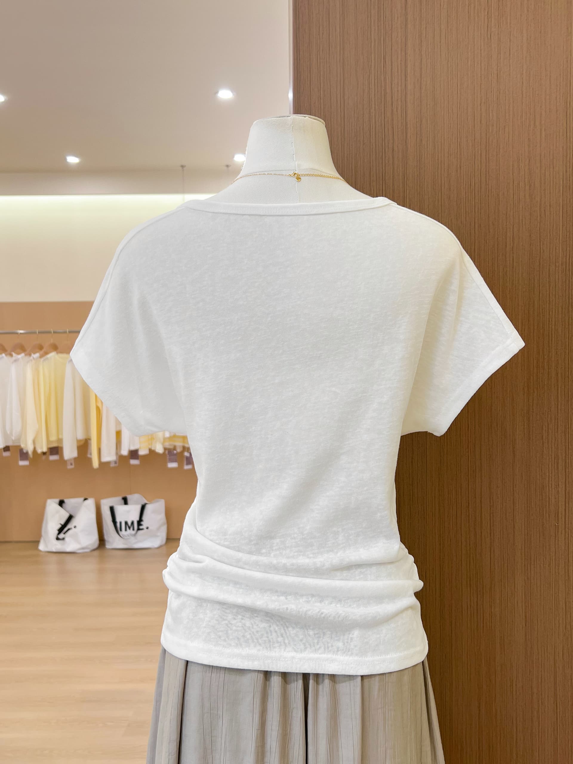 실사 프랑스식 화이트 헨리 칼라 긍정적 인 어깨 반팔 티셔츠 여성 여름 고유 한 디자인 센스 루즈핏 슬림해 보이는 동정 맨위 이미지 5