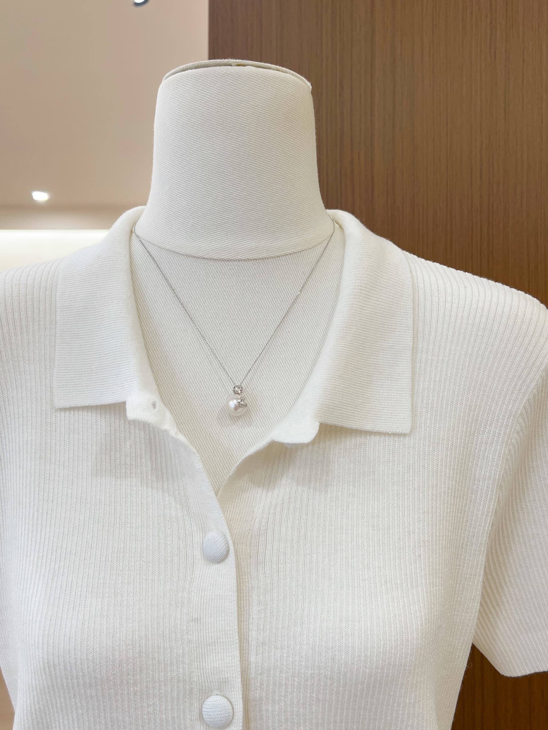 실사 여름 새로운 여성 루즈핏 슬림해 보이는 반팔 니트 오픈 가디건 품격 POLO 칼라 티셔츠 맨위 상세 이미지 7
