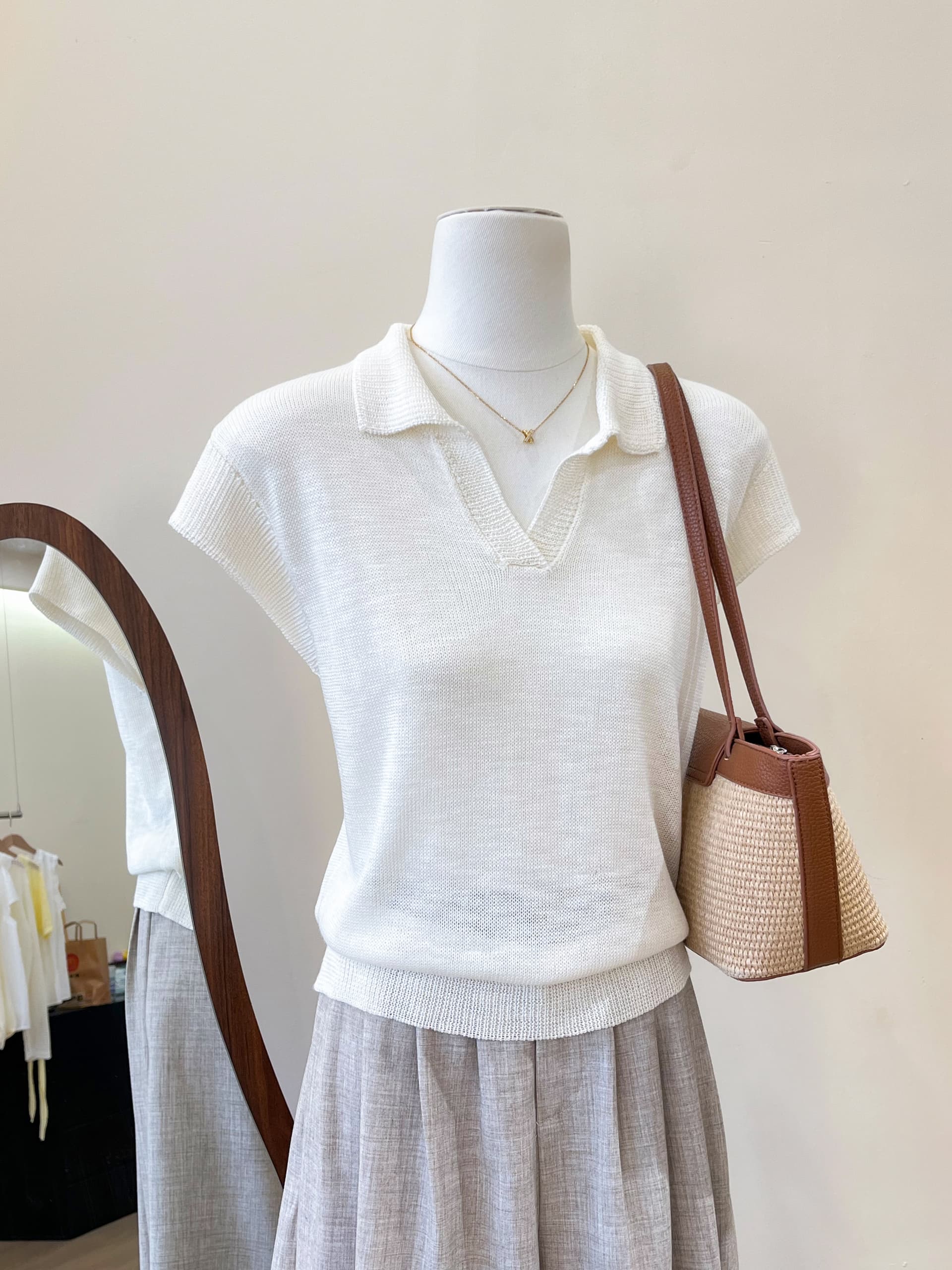 실사 한 부서 미니멀리즘 POLO 칼라 니트 조끼 여성 여름 몸매 가꾸기 슬림해 보이는 패션 어깨 맨위 이미지 4
