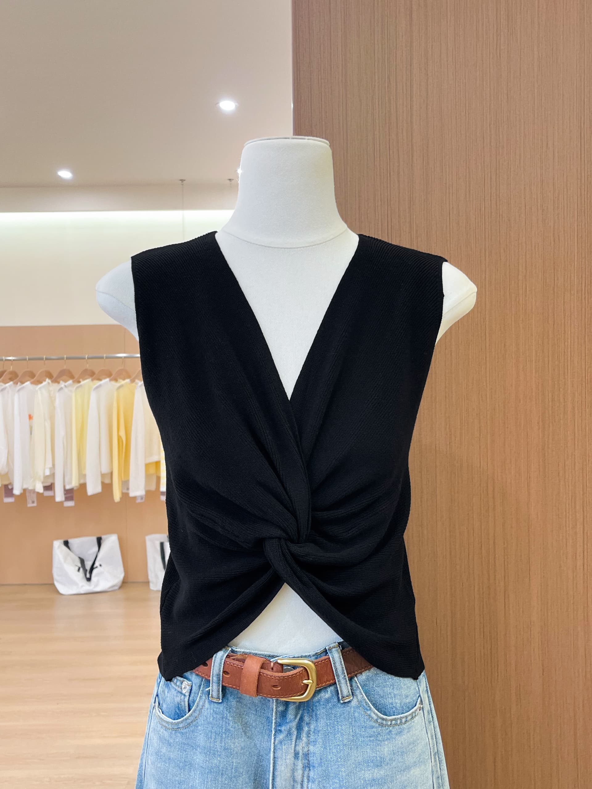 실사 빛 요리 한 섹시함 품격 비틀림 V넥 조끼 여성 여름 몸매 가꾸기 슬림해 보이는 디자인 센스 다용도 쇼트 스타일 맨위 상세 이미지 3