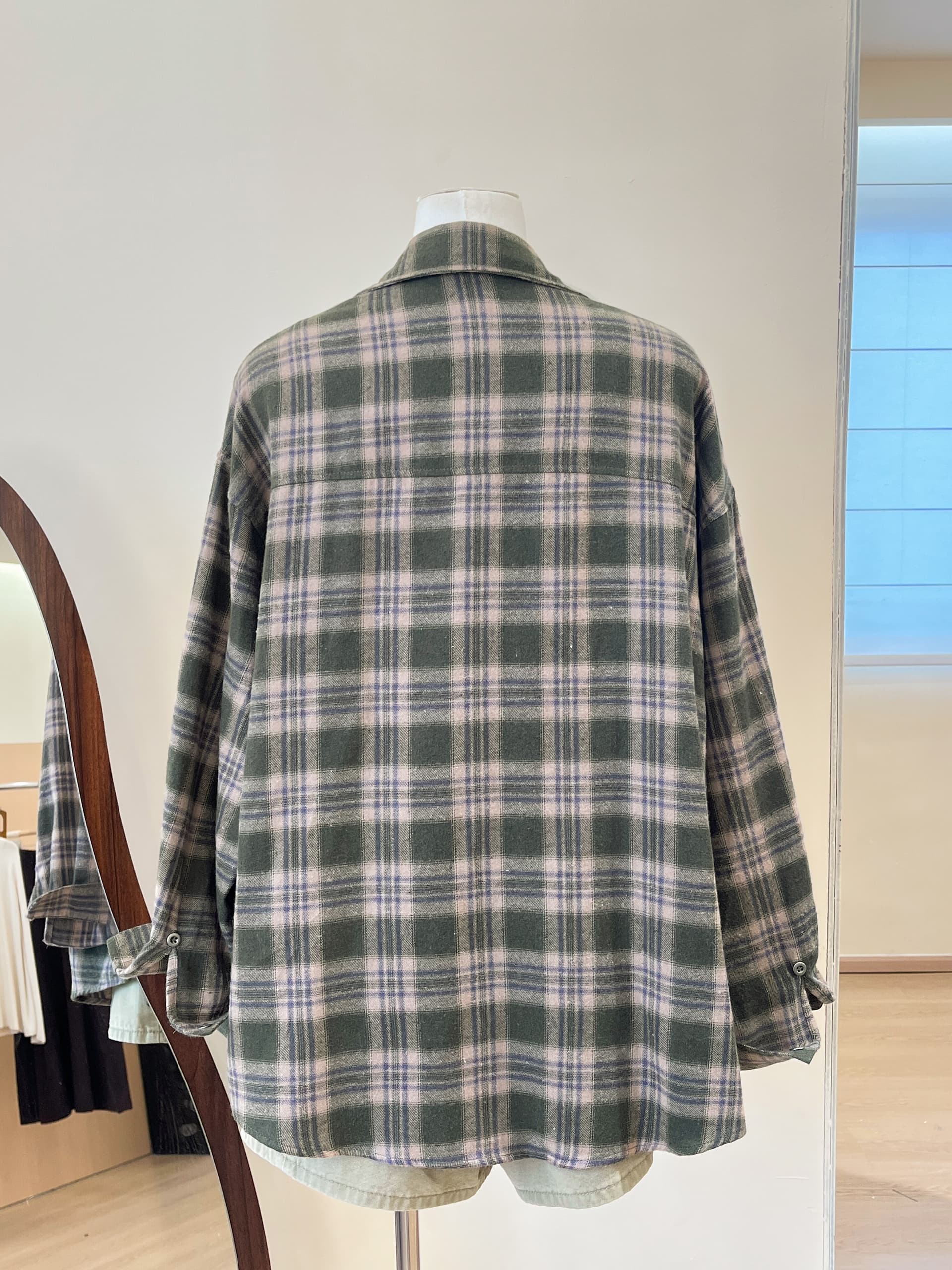 실사 프랑스식 고급 센스 체크무늬 POLO 칼라 긴팔 여성 셔츠 작은 키 슬림해 보이는 루즈핏 그레이트 봐. 의류 상세 이미지 6