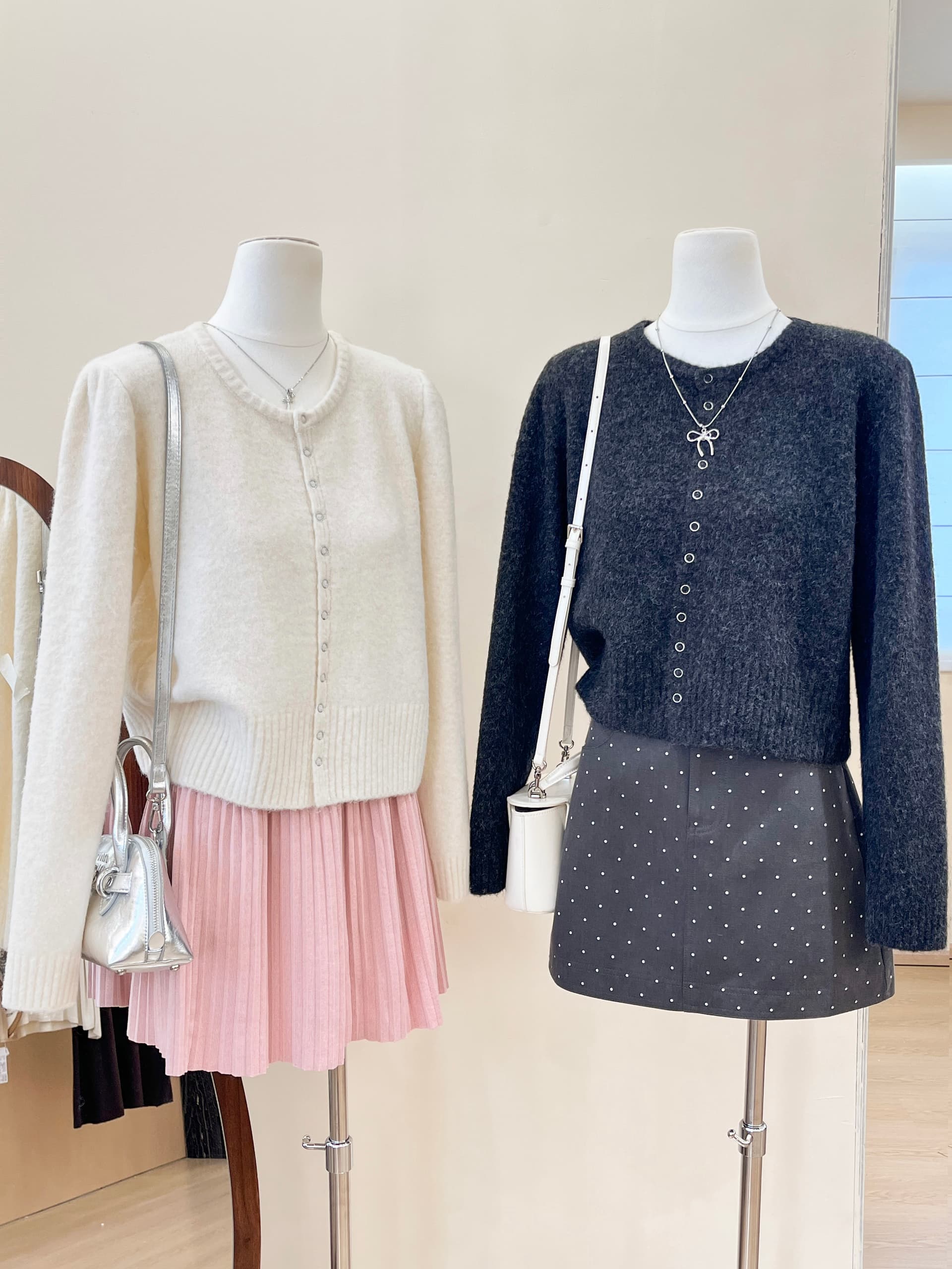 실사 부드러운 바람 쌀 화이트 깊은 브라운 어두운 회색 쇼트 스타일 라운드 넥 긴팔 단색 털 니트 스웨터 여성 상세 이미지 3
