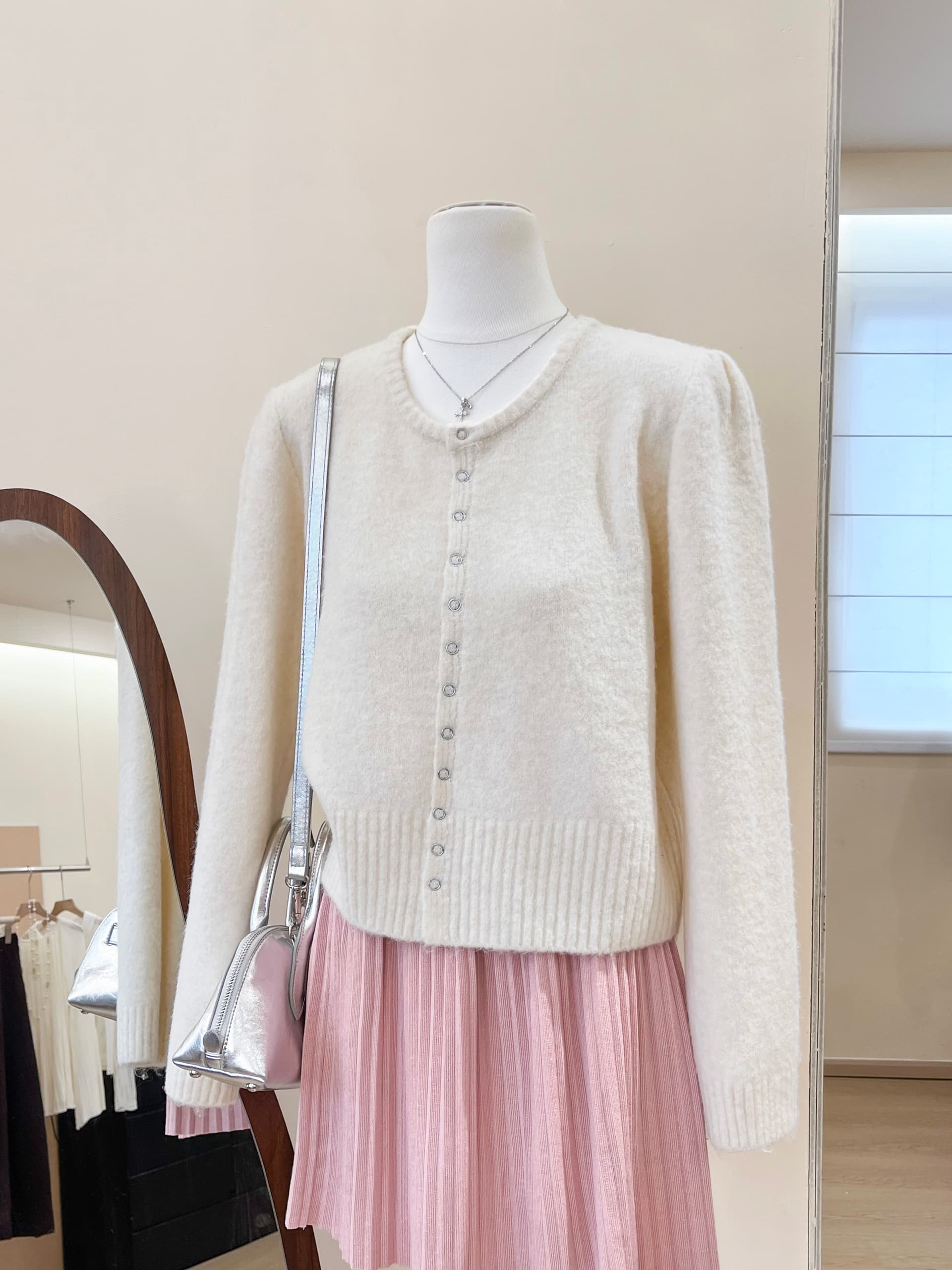 실사 부드러운 바람 쌀 화이트 깊은 브라운 어두운 회색 쇼트 스타일 라운드 넥 긴팔 단색 털 니트 스웨터 여성 상세 이미지 4