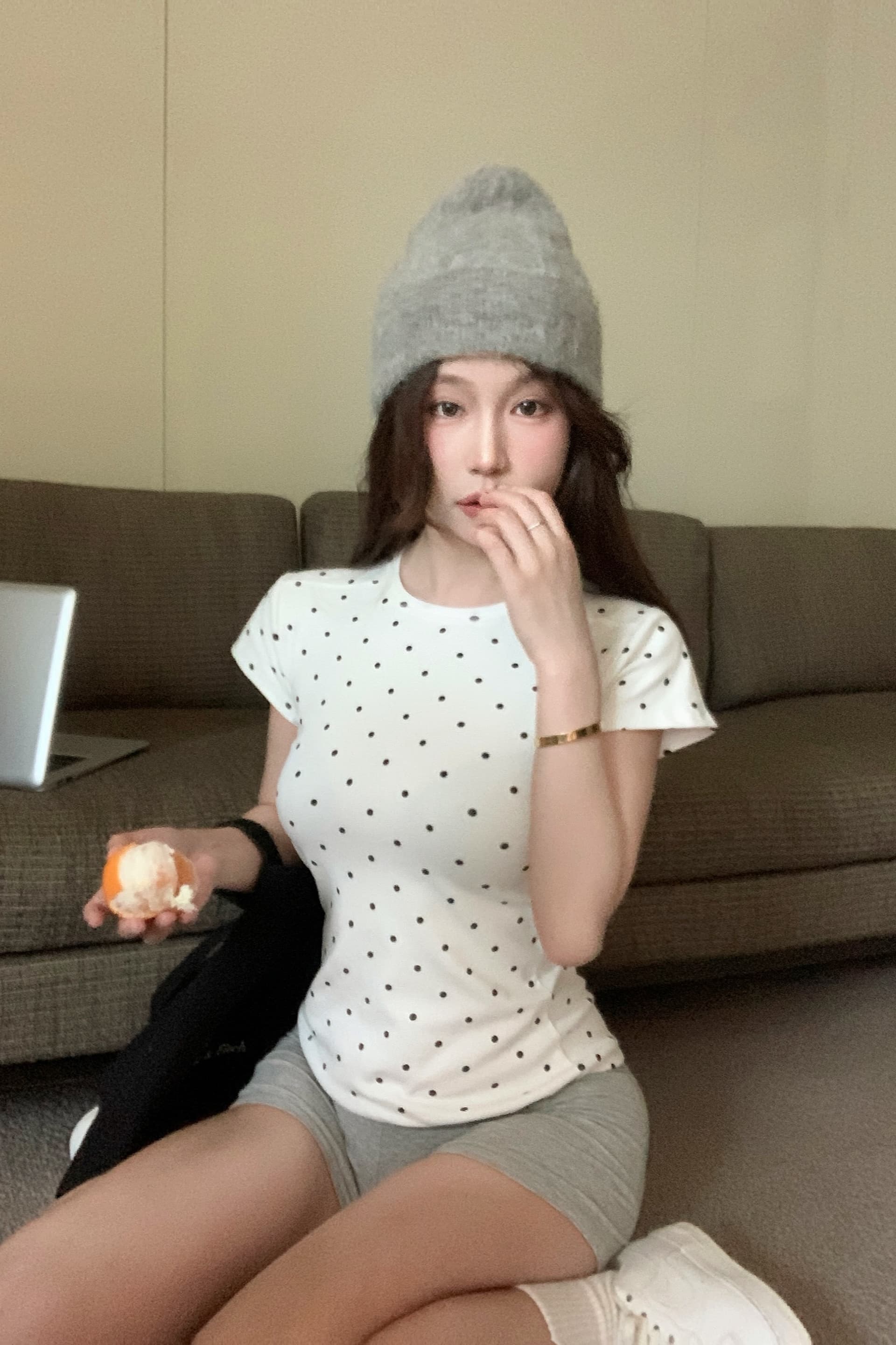 실사 정가 한 부서 도트 무늬 라운드 넥 쇼트 스타일 반팔 티셔츠 맨위 여성 이미지 6