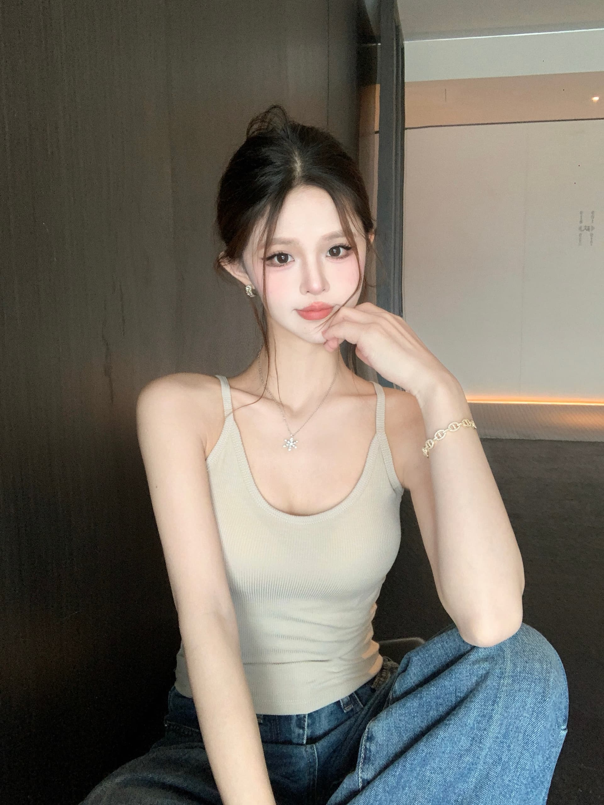 실사 정가 캐미솔 몸매 가꾸기 아름다움 뒤로 이미지 3