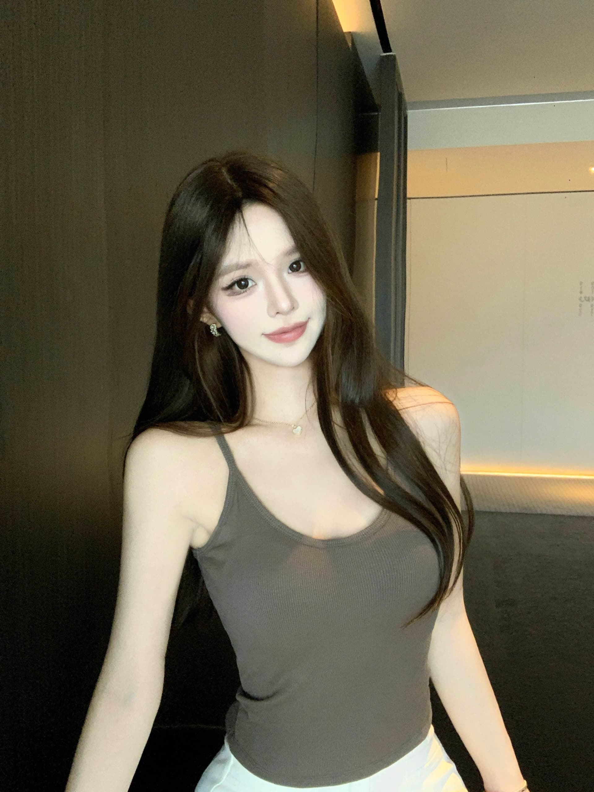실사 정가 캐미솔 몸매 가꾸기 아름다움 뒤로 이미지 4