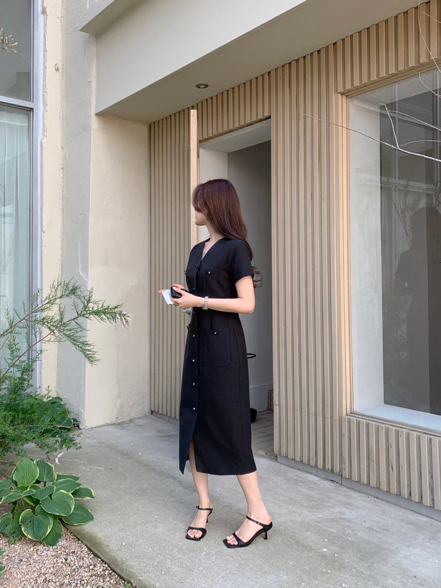 재고 있음 품격 싱글 줄 버튼 V넥 드레스 상세 이미지 26