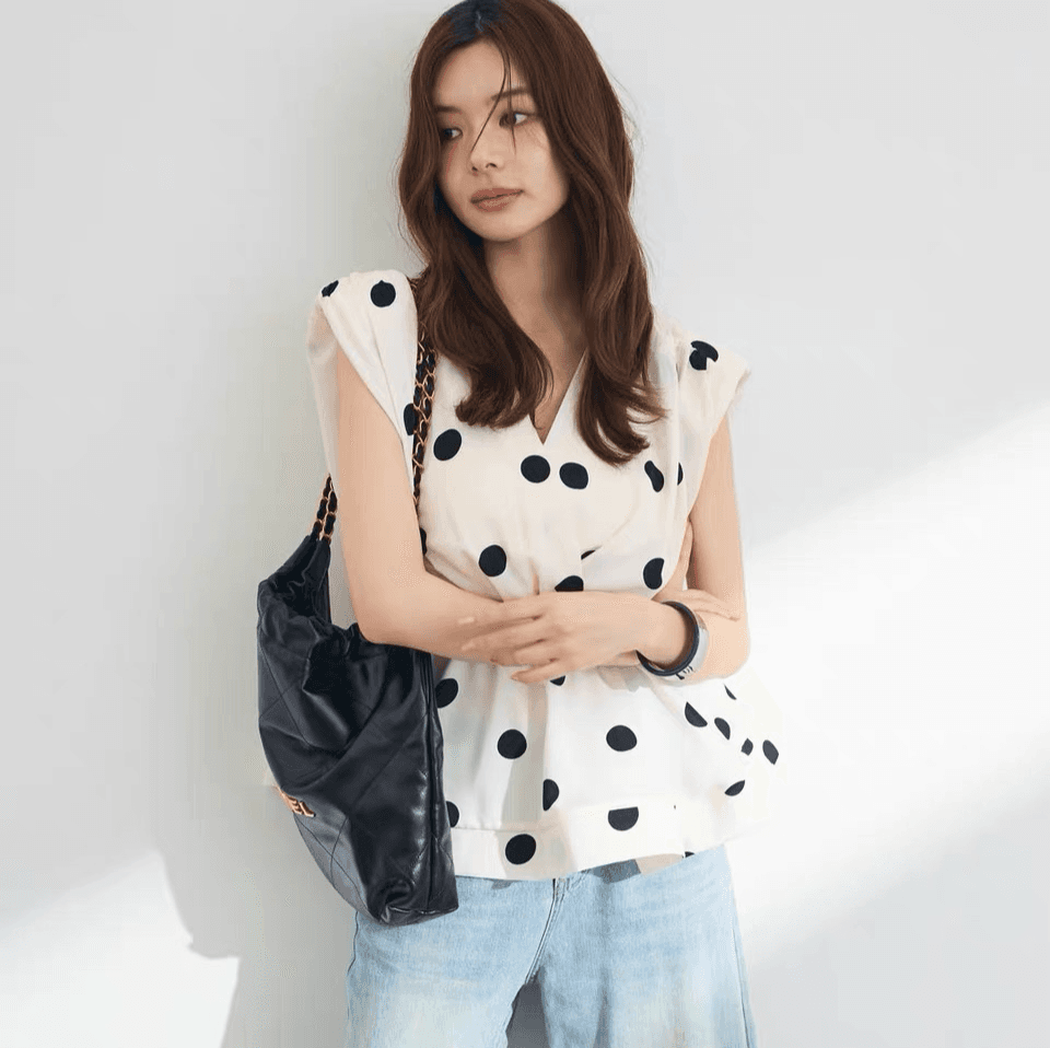 새로운 디자인 센스 여성 셔츠 한국 동대문 여름 단색 V넥 프릴 패션 숙녀 맨위 여성 상세 이미지 14