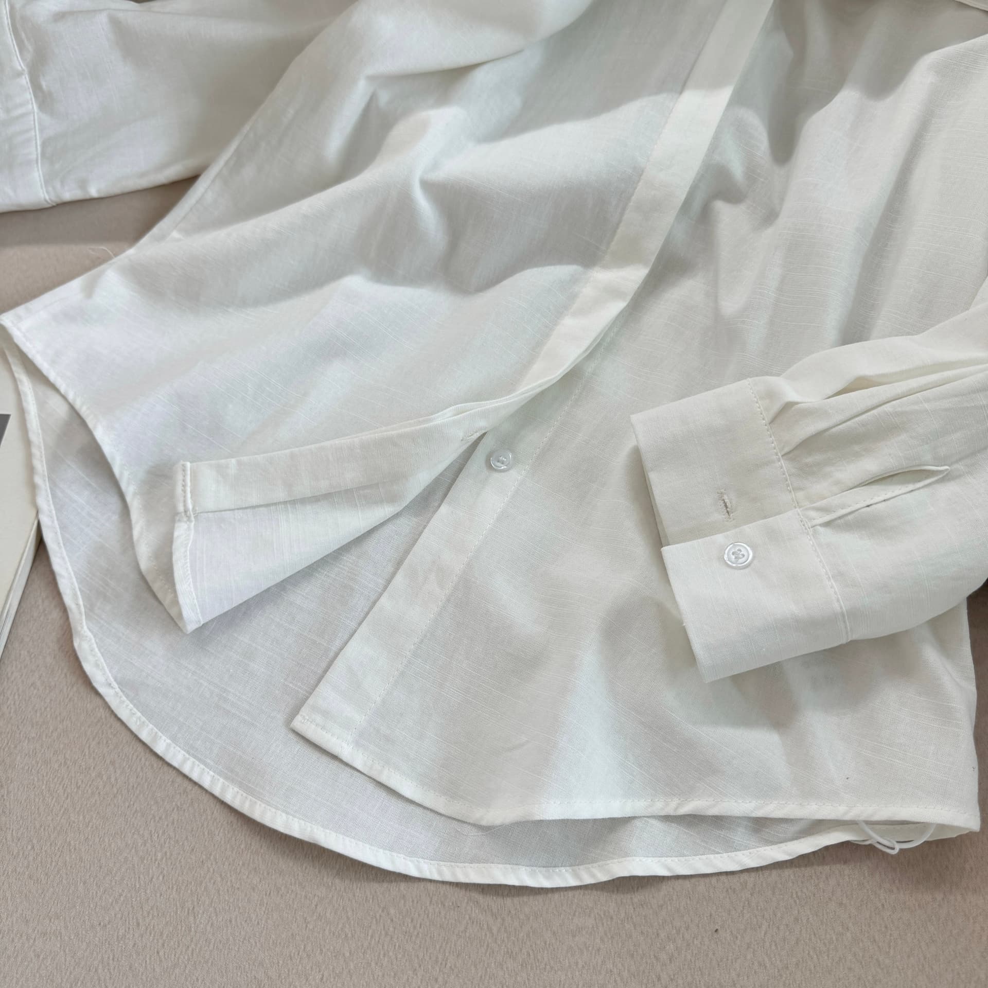 5werkwen 자연 산소 오른쪽 느슨함 지배 1oo 아마 수공 뒤집다 Pleat 볼륨 측면 소매 루즈핏 셔츠 상세 이미지 9