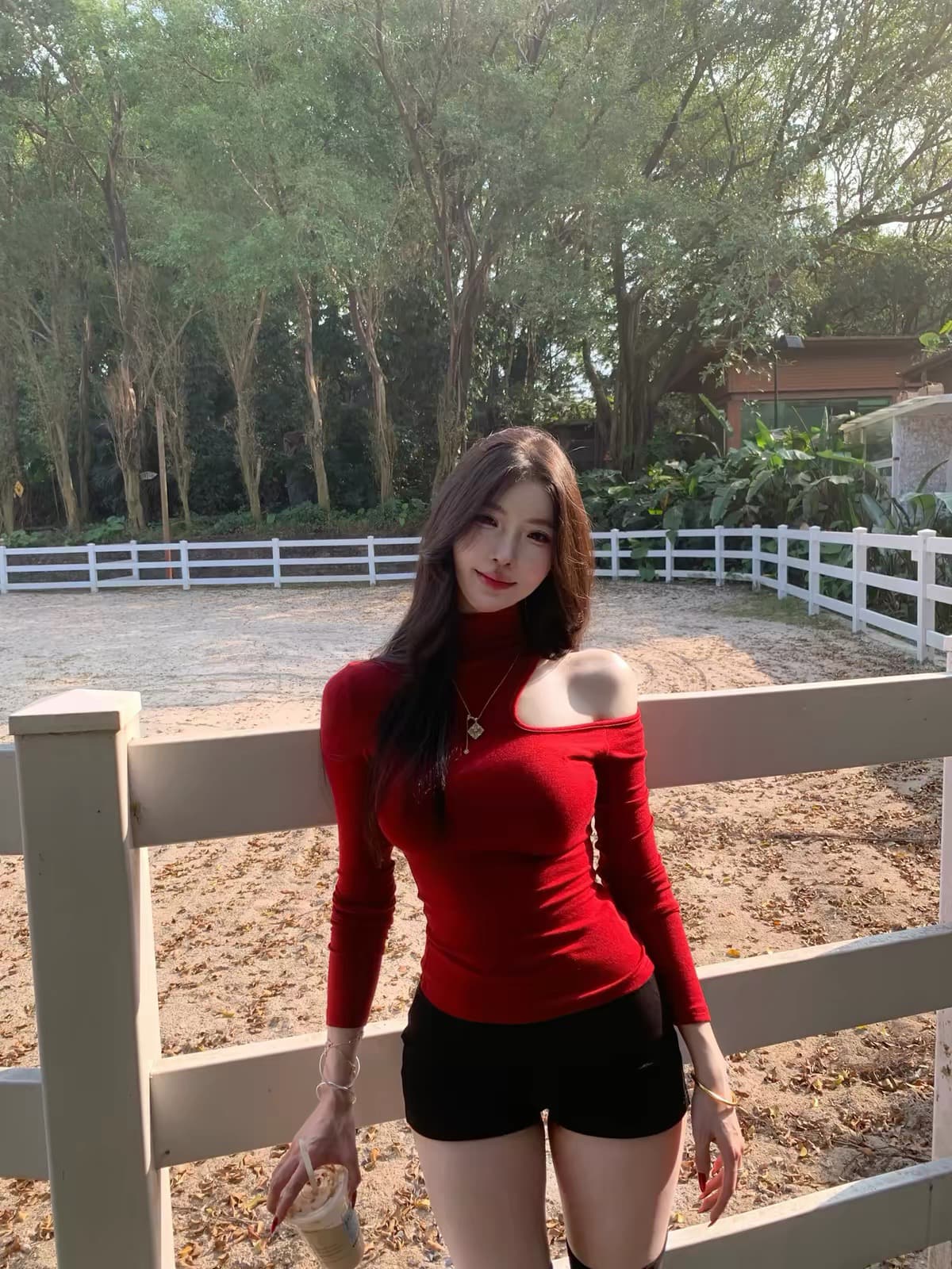 farte shop 술에 취한 달콤한 딸기 양모 터틀넥 빨간색 티셔츠 여성 가을 겨울 오프숄더 허리 수축 기본 셔츠