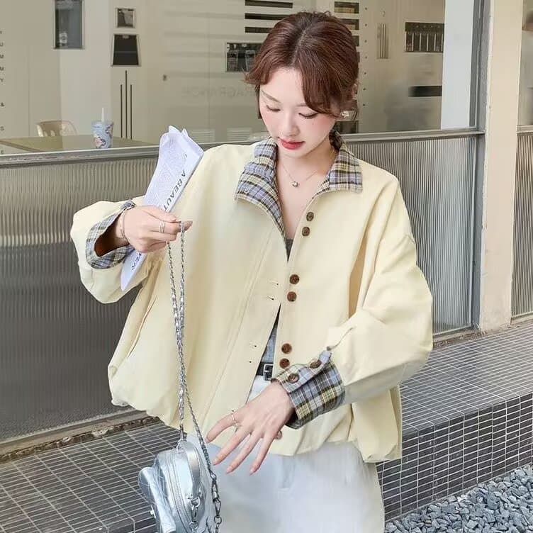 패션 단추 체크무늬 패치워크 짧은 여성 코트 유럽 역 2025 년 이른 가을 새로운 다용도 슬림해 보이는 바람막이 상세 이미지 1