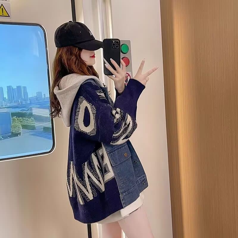 데님 패치워크 알파벳 자카드 스웨터 오픈 가디건 여성 2026 새로운 가을 루즈핏 디자인 센스 후드 니트 재킷 상세 이미지 2