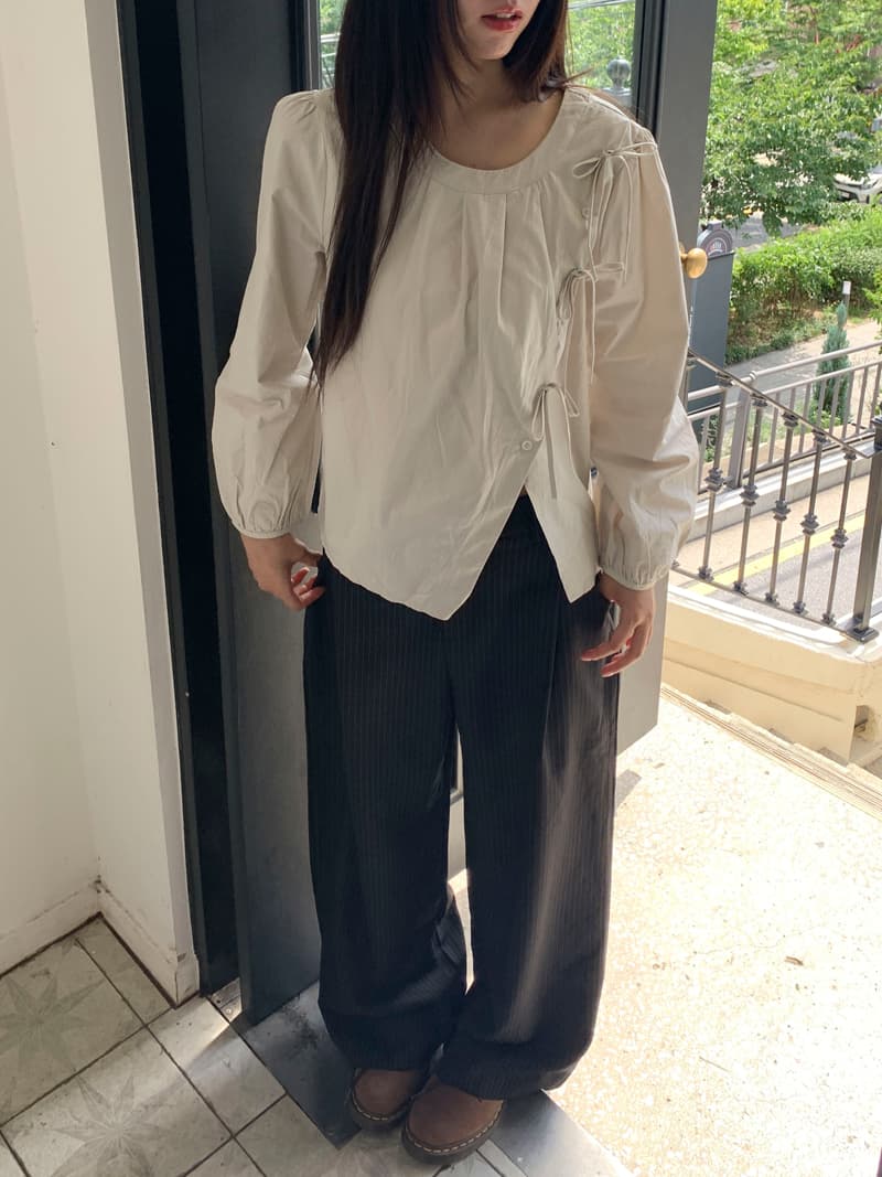 크기 있음 업데이트 한국 chic 출퇴근 연령 감소 라운드 넥 불규칙 레이스업 나비 매듭 셔츠 맨위 상세 이미지 18