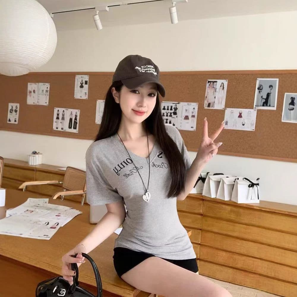 알파벳 프린트 몸매 가꾸기 V넥 티셔츠 여성 여름 반팔 긍정적 인 어깨