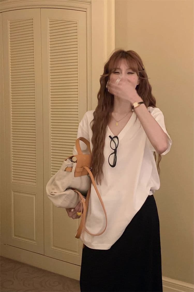 V넥 단색 티셔츠 여성용 짧은 소매 만나는 캐주얼 루즈핏 상세 이미지 5