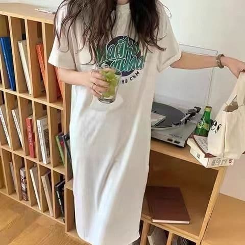 2026 여름 새로운 반팔 티셔츠 여성 롱 코트 무릎 아래 트임 프린트 드레스 패션 여성 이미지 3