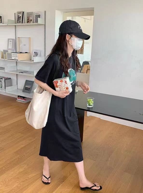 2026 여름 새로운 반팔 티셔츠 여성 롱 코트 무릎 아래 트임 프린트 드레스 패션 여성 상세 이미지 8