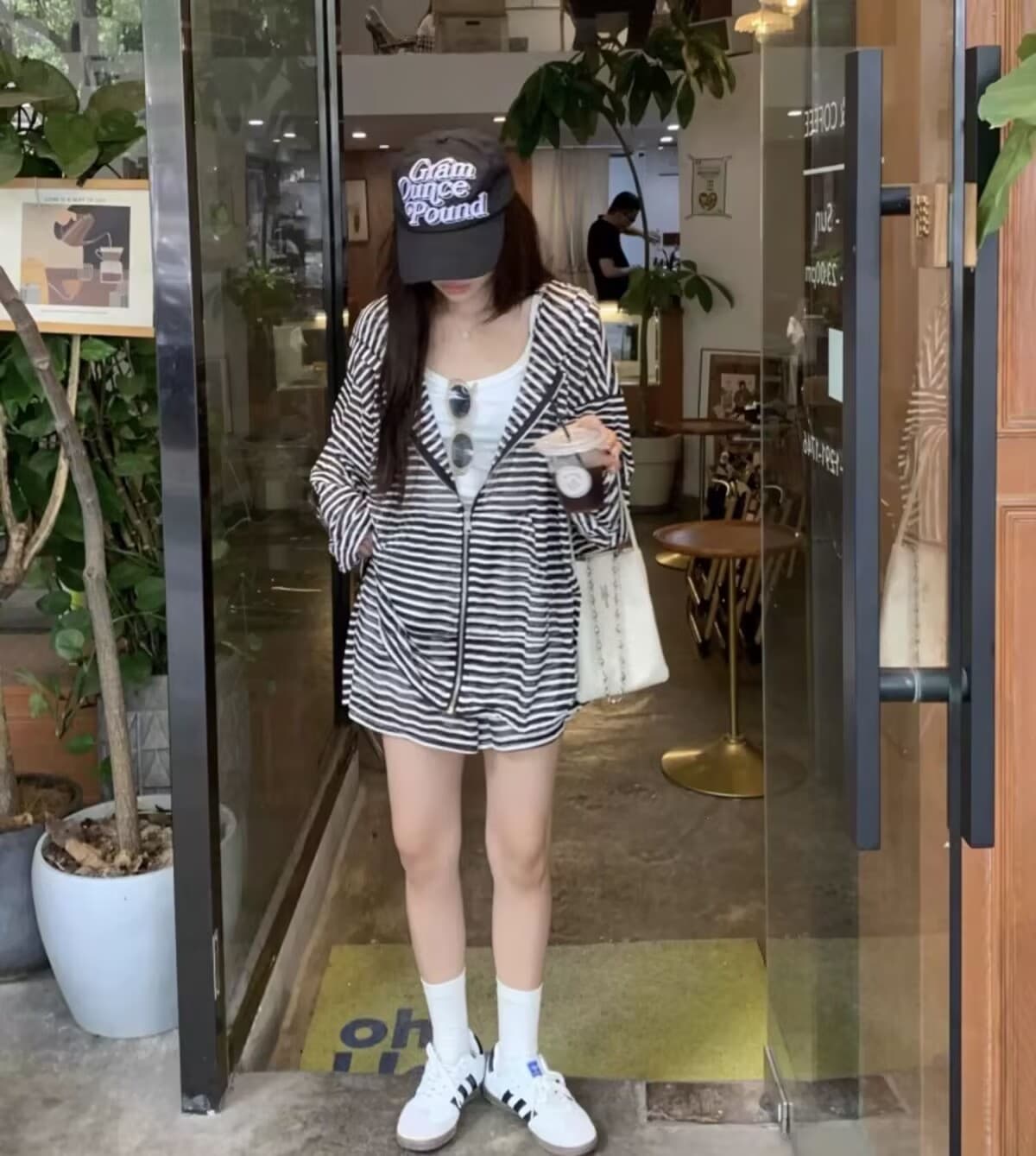 패션 캐주얼 루즈핏 스트라이프 세트 여자 학생 봄 여름 가을 캐미솔 후드 재킷 반바지 3종 세트 상세 이미지 15