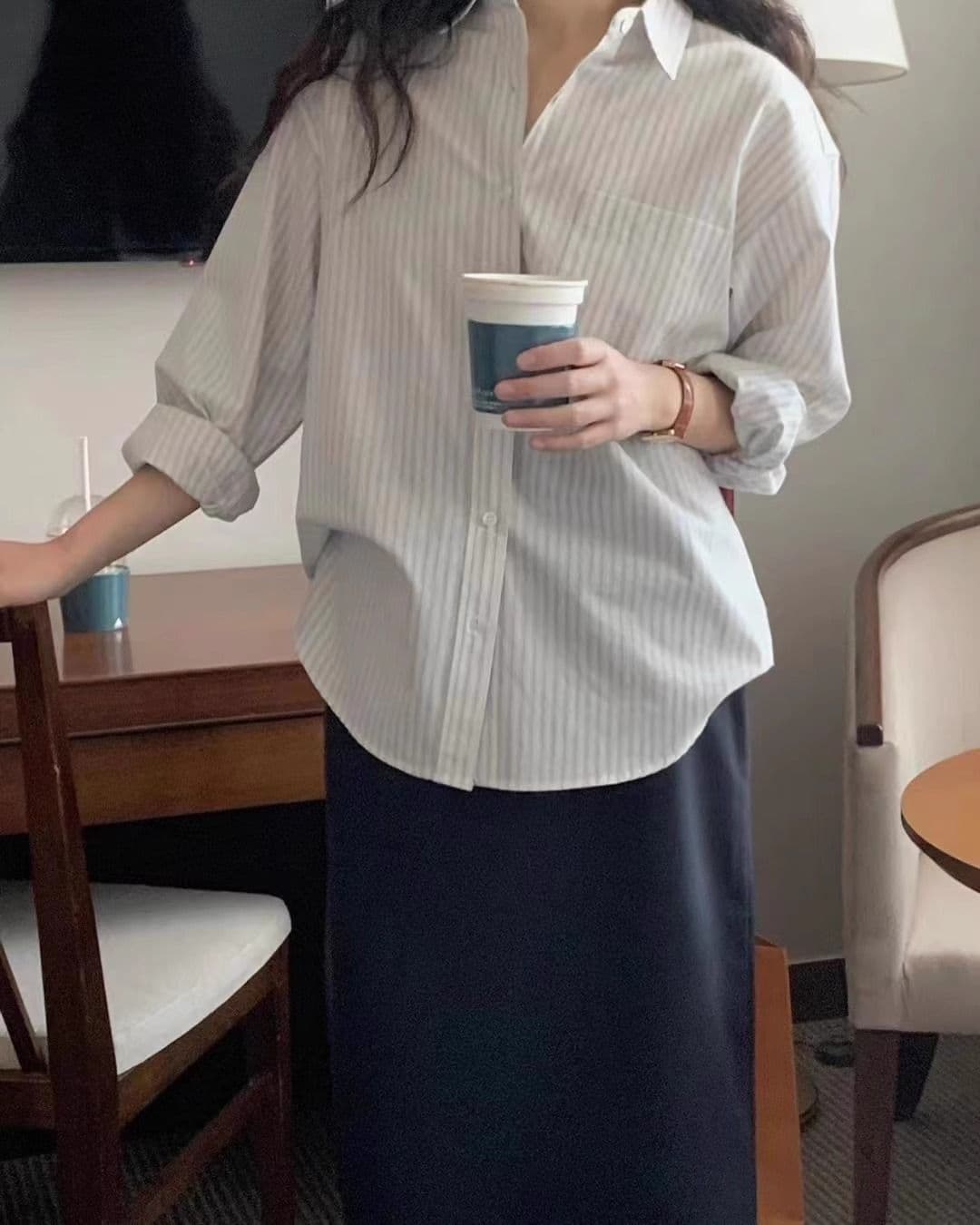사면 신축 프린트 가을 여름 새로운 슬림해 보이는 회색 세로 줄무늬 캐주얼 여성 셔츠 한국 스타일 자외선 차단 루즈핏 셔츠 상세 이미지 6