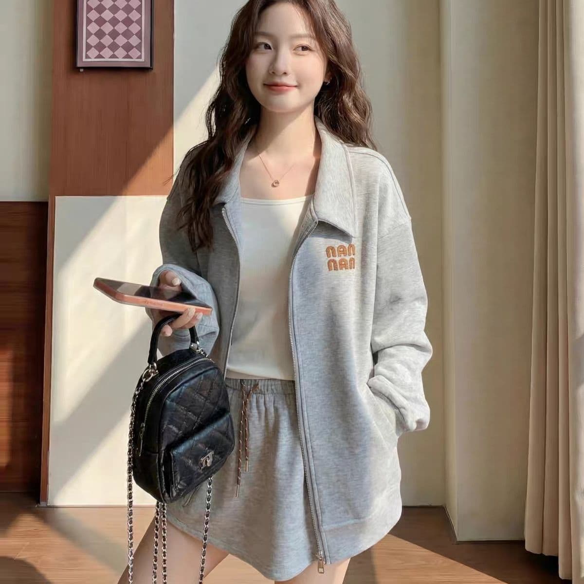 캐주얼 세트 여성 아메리칸 알파벳 폴로 칼라 후드티 재킷 2027 년 봄 가을 허리밴드 반신 스커트 투피스 세트 상세 이미지 3