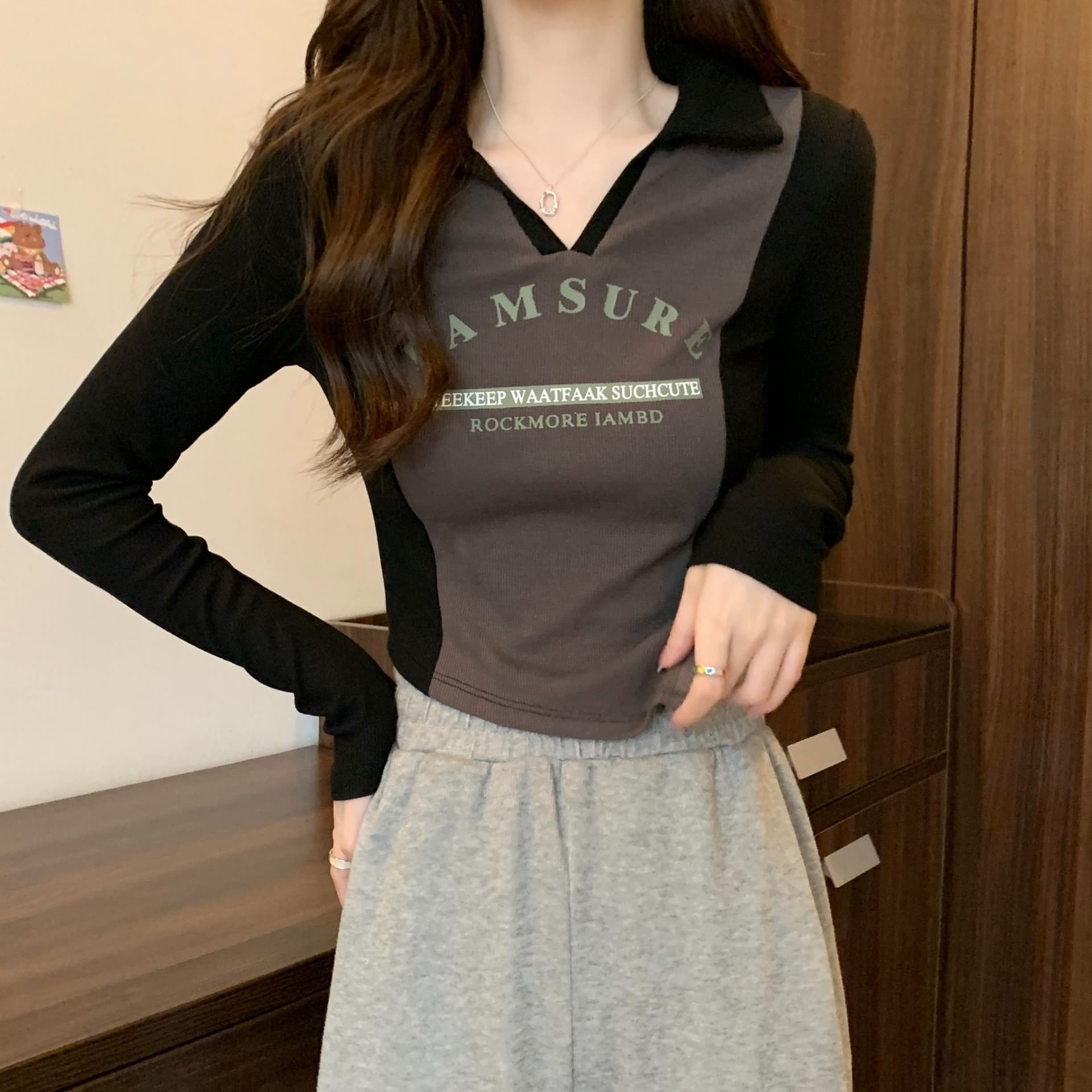 리브 배색 POLO 칼라 몸매 가꾸기 긴팔 티셔츠 여성 가을 V넥 맨위 상세 이미지 4