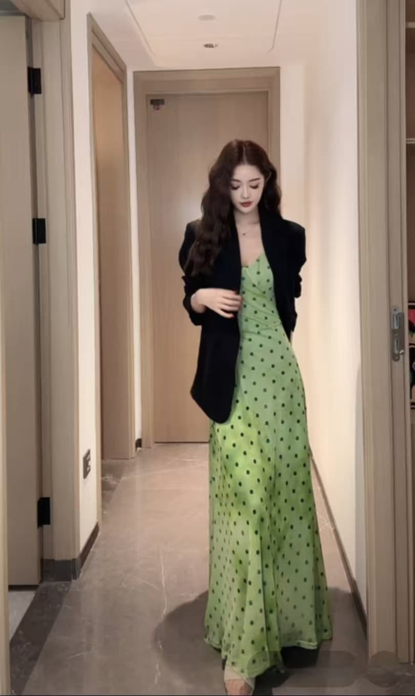 빅 사이즈 프랑스식 녹색 도트 무늬 꼬집기 허리 작은 치마 2026 새로운 휴가 바람 꽃무늬 슬립 드레스 이미지 3