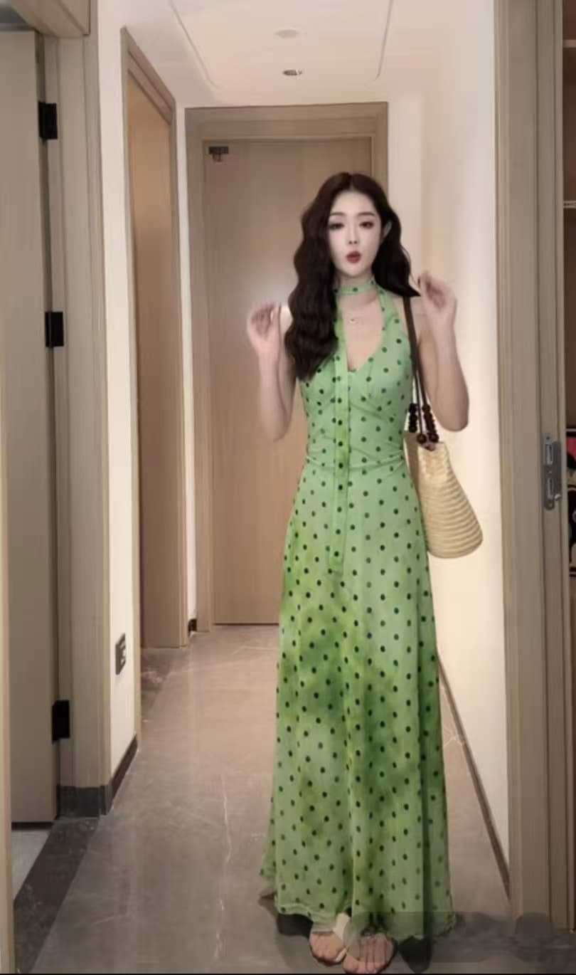 빅 사이즈 프랑스식 녹색 도트 무늬 꼬집기 허리 작은 치마 2026 새로운 휴가 바람 꽃무늬 슬립 드레스 이미지 2