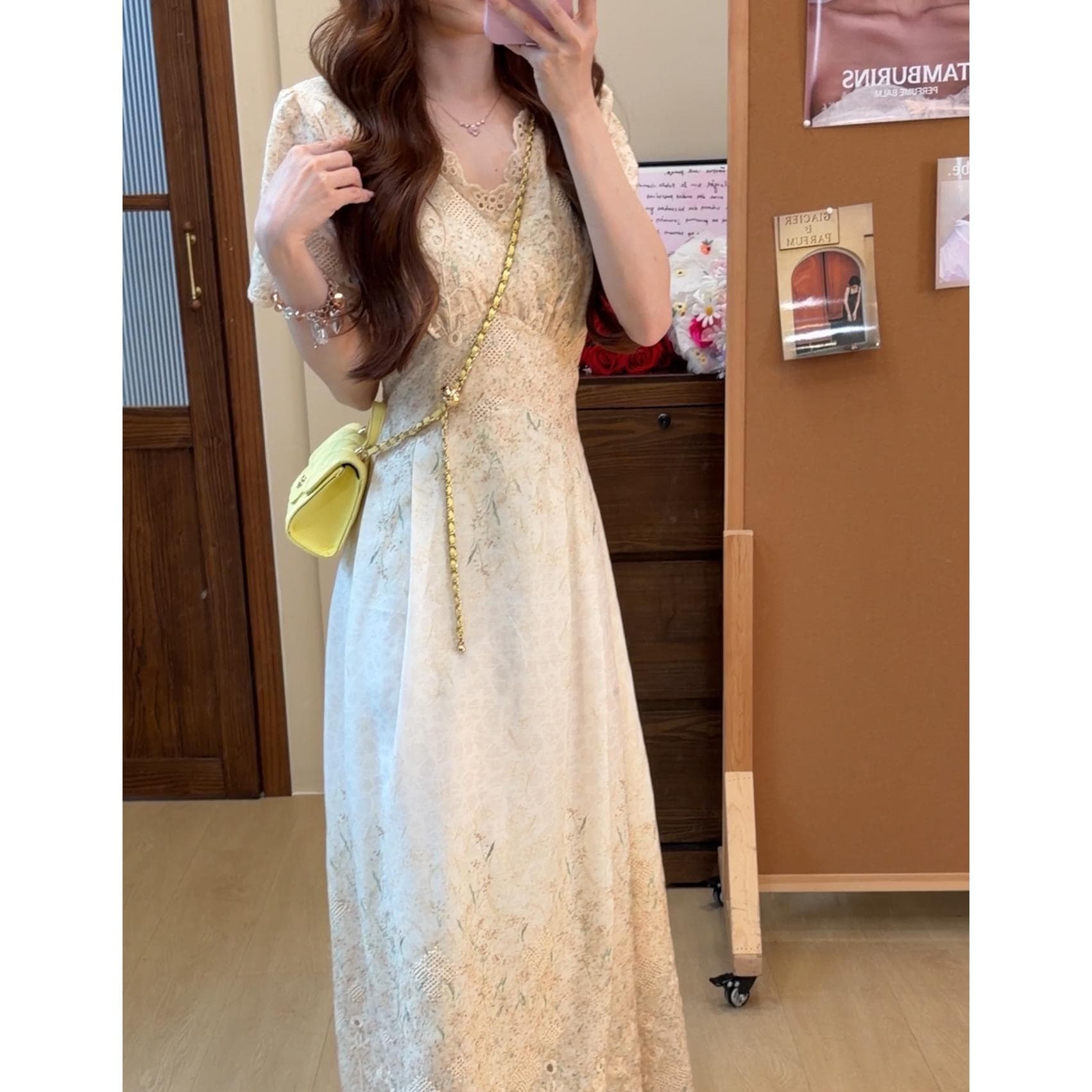빅 사이즈 자수 V넥 허리 수축 슬림해 보이는 618 프랑스식 휴가 바람 부드러운 황색 초기 살구 드레스 상세 이미지 2