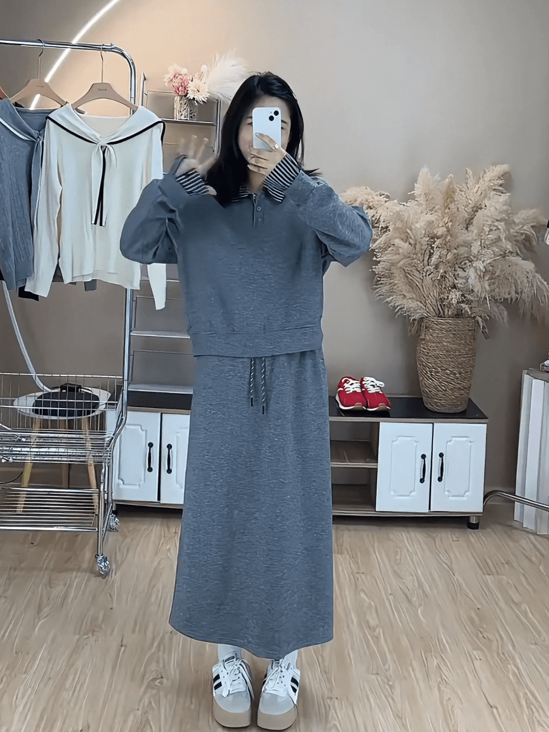 2026 가을 의상 새로운 지방 mm 빅 사이즈 여성 패션 패치워크 폴로 칼라 후드티 하이웨이스트 슬림해 보이는 반신 치마 세트 다용도 이미지 4