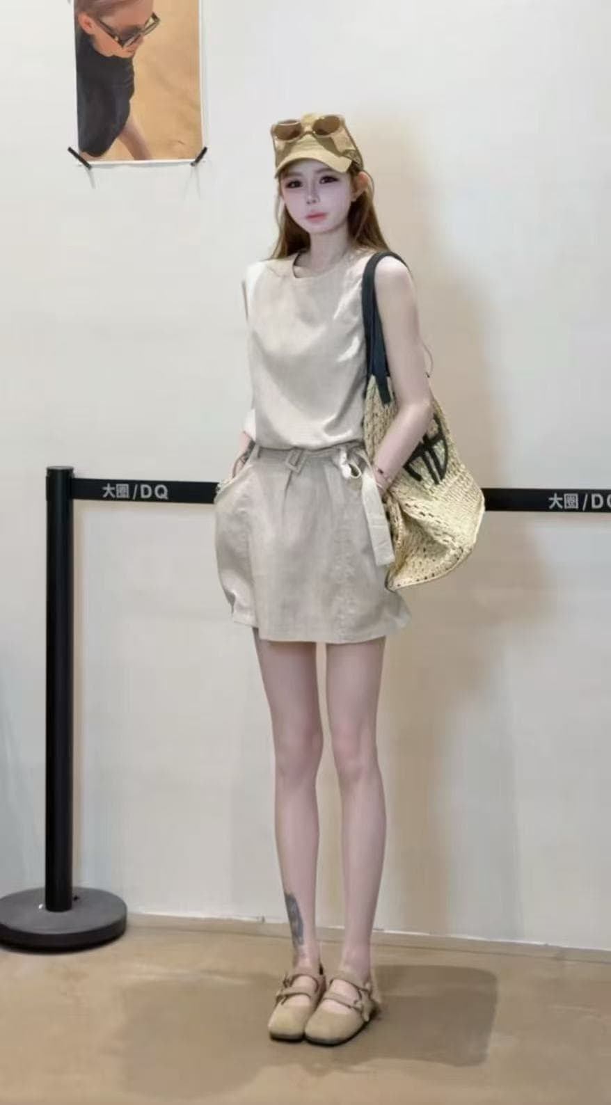 미니멀리즘 바람 베이지 색 민소매 여성 드레스 2026 여름 새로운 이미지 4