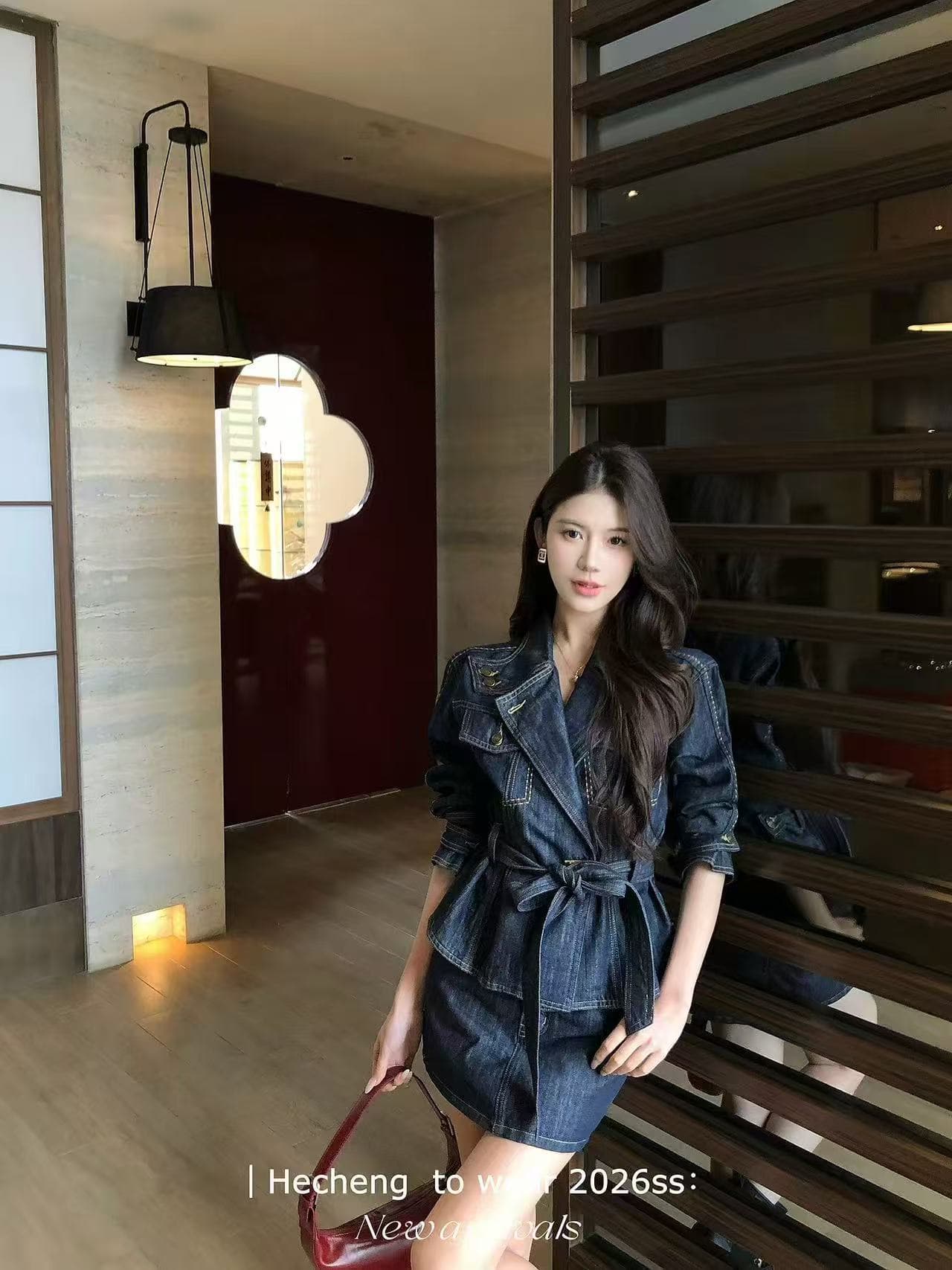 와우 현재 파란색 폴로 칼라 레이스업 긴팔 데님 여성 코트 봄 새로운 디자인 센스 슬림해 보이는 오픈 가디건 반 스커트 세트 이미지 4