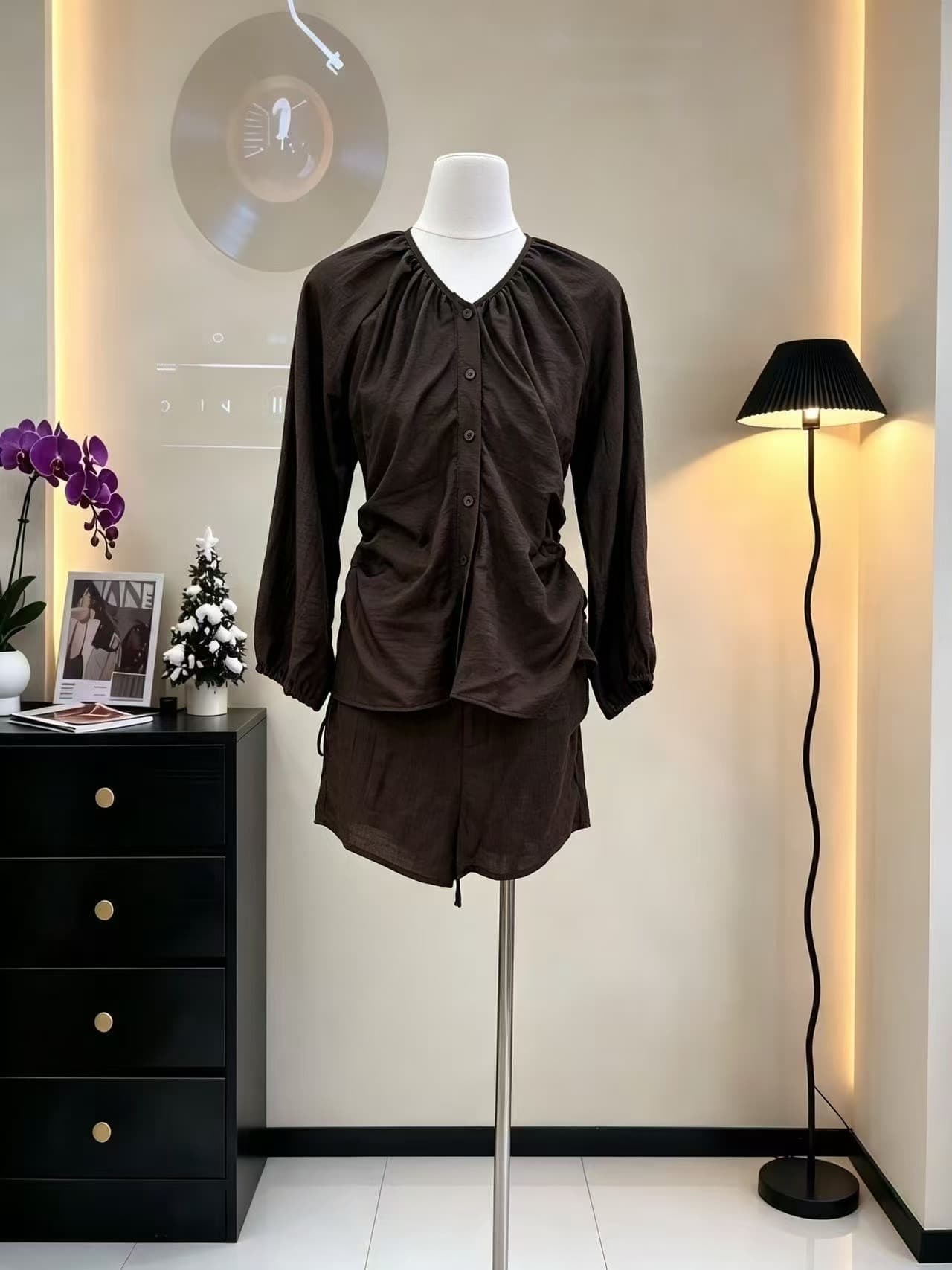 왕 기다려라. 남쪽 스크린 저녁 바람 2026 여름 오리지널 주간 실크 아세트산 셔츠 반바지 세트 상세 이미지 2