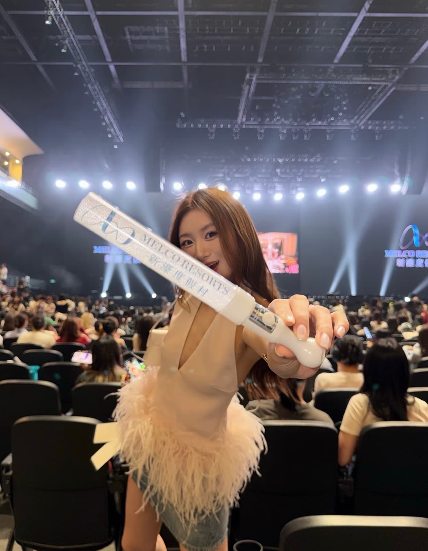 타조 털 슬립 화이트 풍부한 아름다움 사설 서비스 차가운 말 카드 용 색상 시스템 가벼움 타조 털 행침 목 맨위 이미지 4