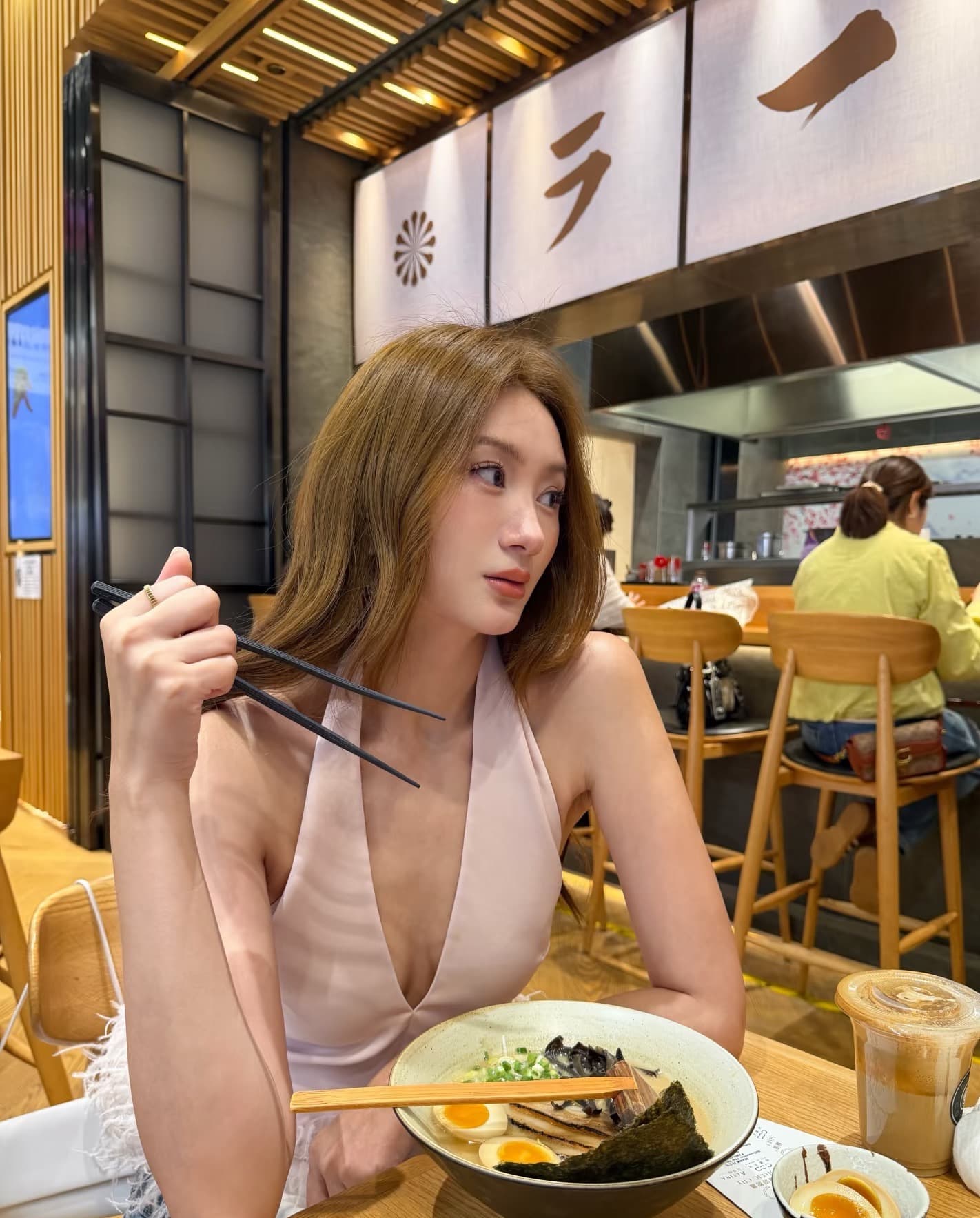 타조 털 슬립 화이트 풍부한 아름다움 사설 서비스 차가운 말 카드 용 색상 시스템 가벼움 타조 털 행침 목 맨위 상세 이미지 1