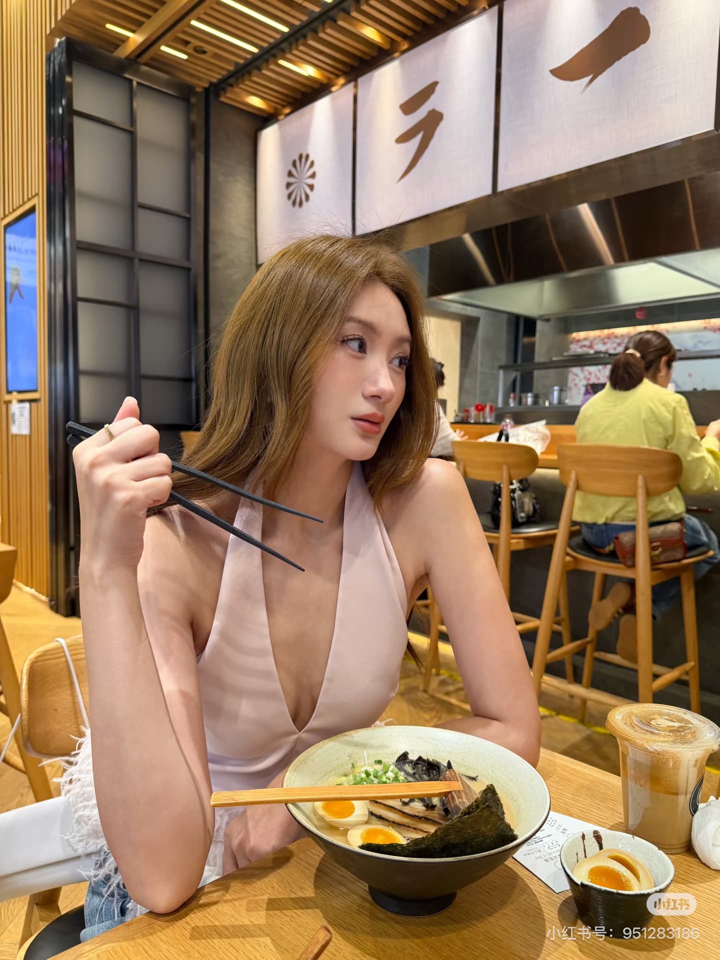 타조 털 슬립 화이트 풍부한 아름다움 사설 서비스 차가운 말 카드 용 색상 시스템 가벼움 타조 털 행침 목 맨위 상세 이미지 8