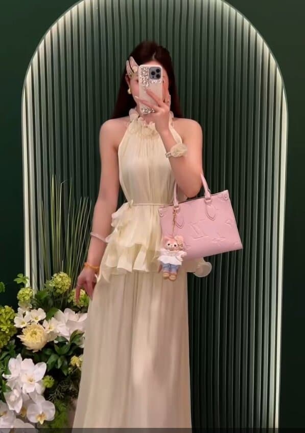 빛 럭셔리 우아함 바람 행침 목 세트 여성 여름 새로운 품격 명문 여성 샴페인 민소매 맨위 롱 스커트 투피스 세트 상세 이미지 12